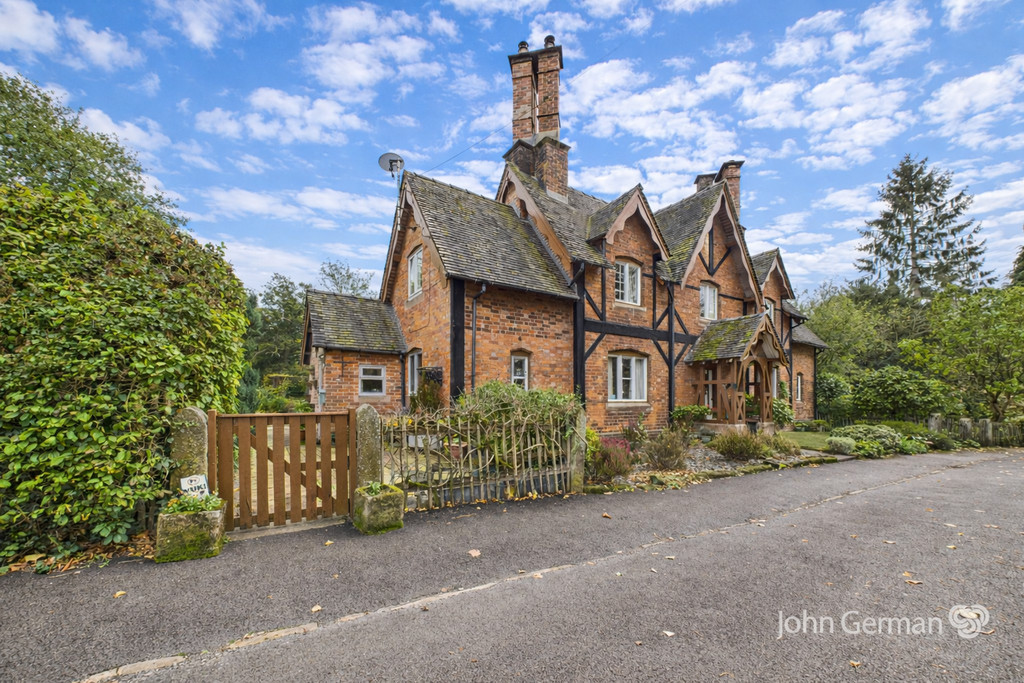 2 bedroom Semi-detached house For Sale
