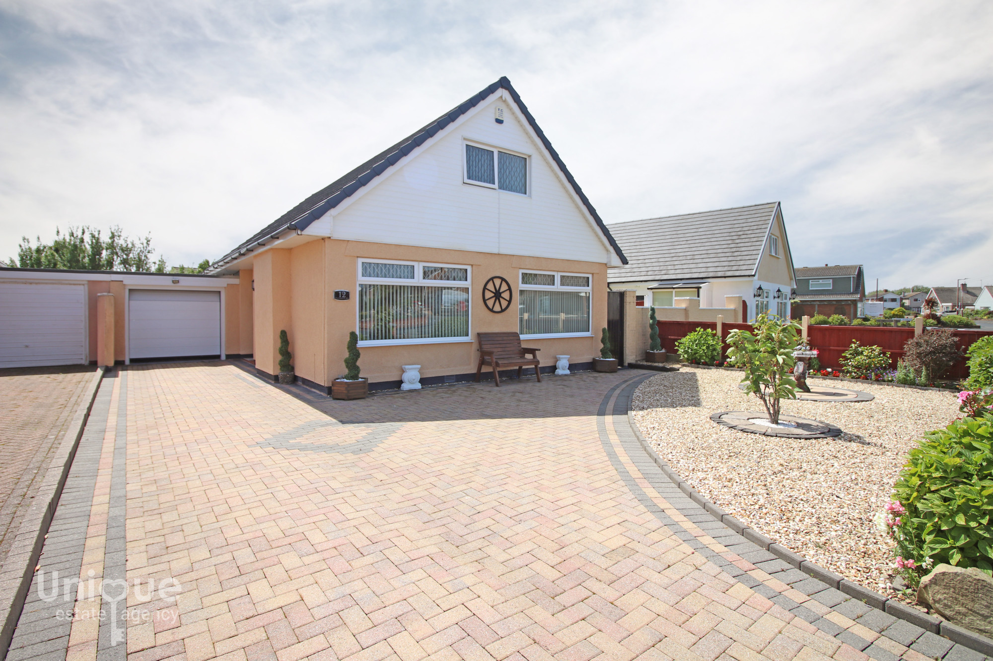 4 bedroom Detached bungalow Under Offer