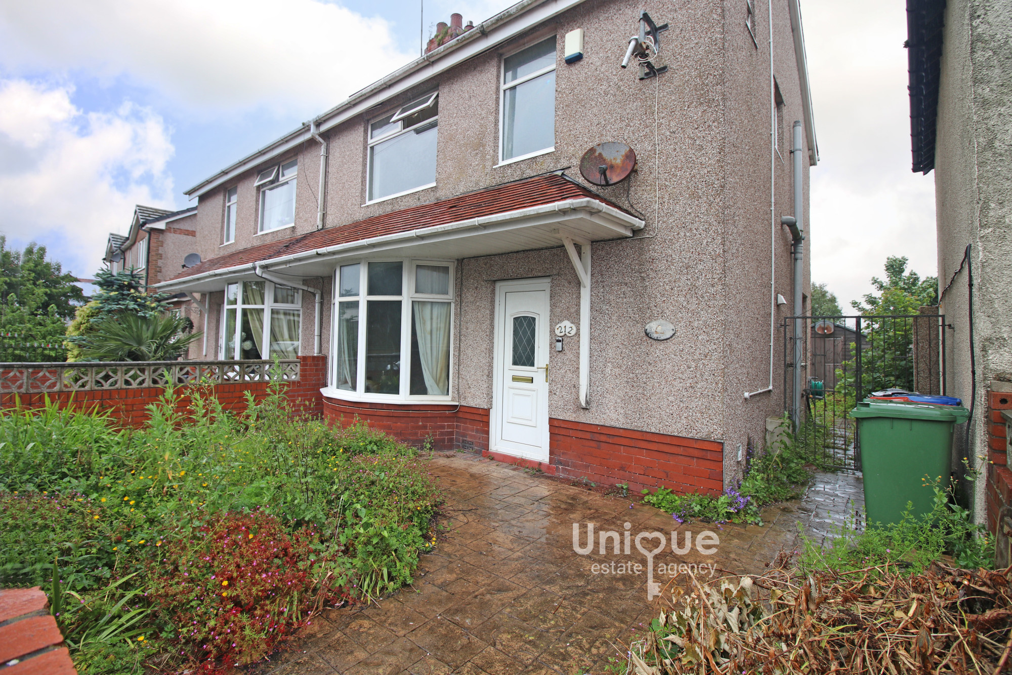 3 bedroom Semi-detached house For Sale