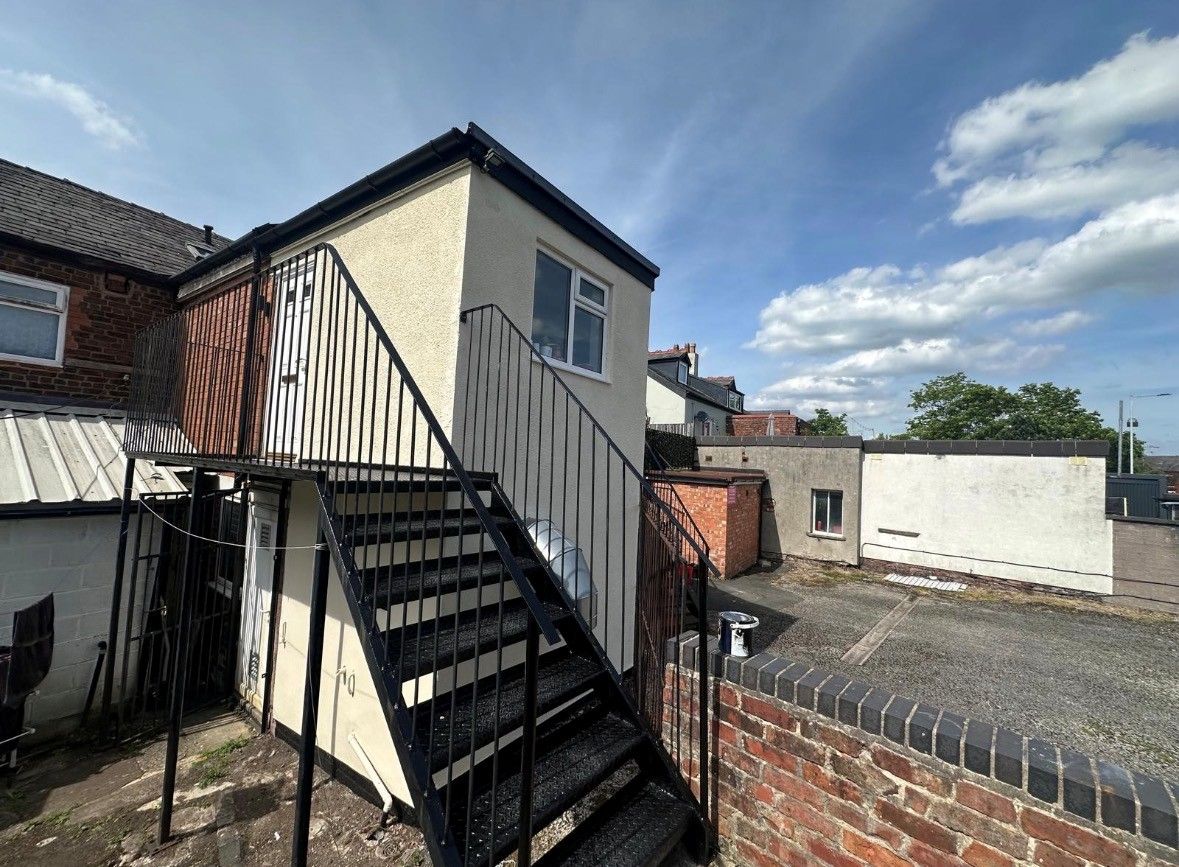 2 bedroom Flat To Let