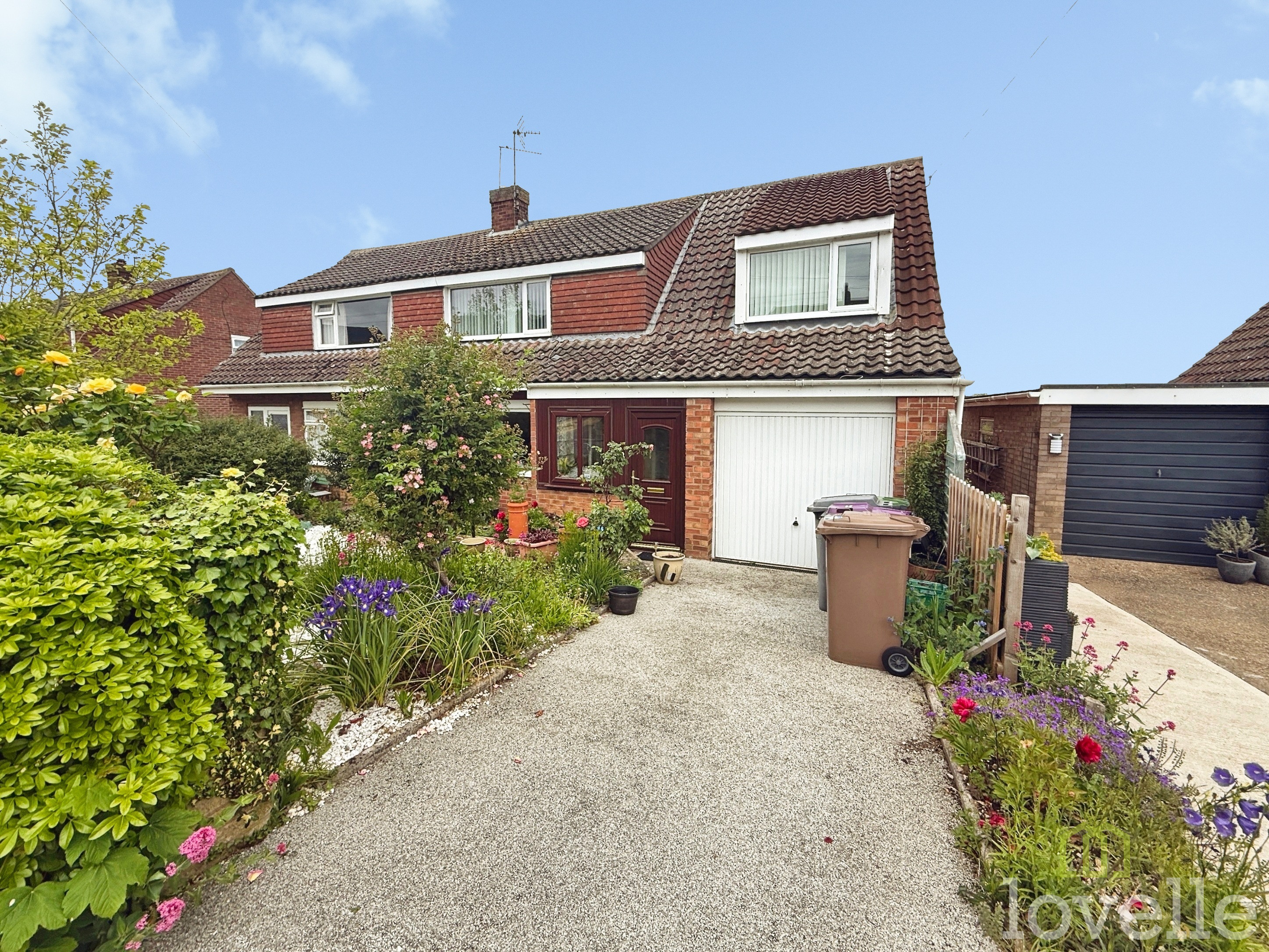 4 bedroom Semi-detached house For Sale