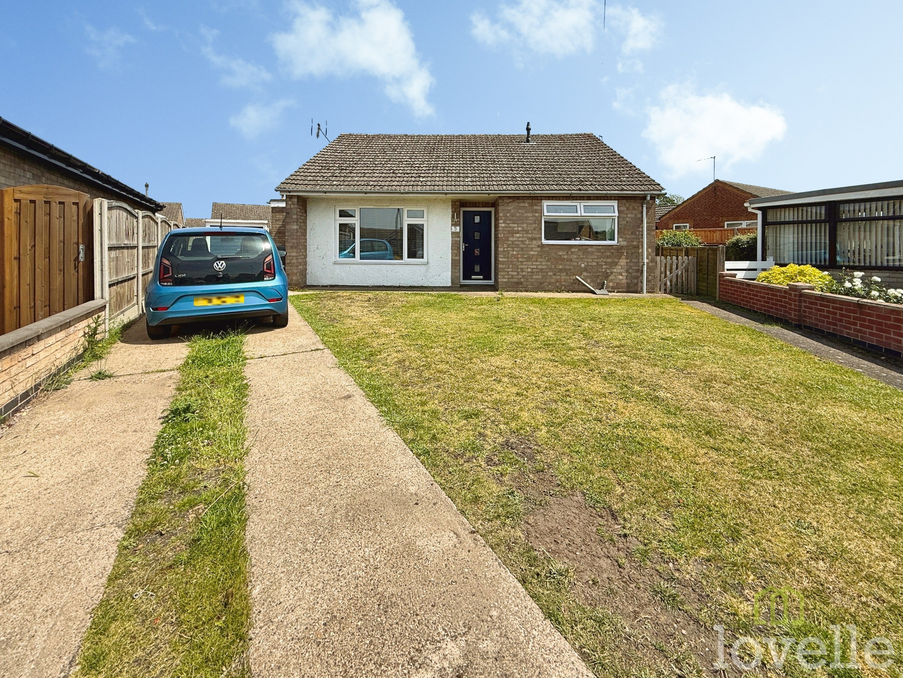 3 bedroom Detached bungalow Under Offer