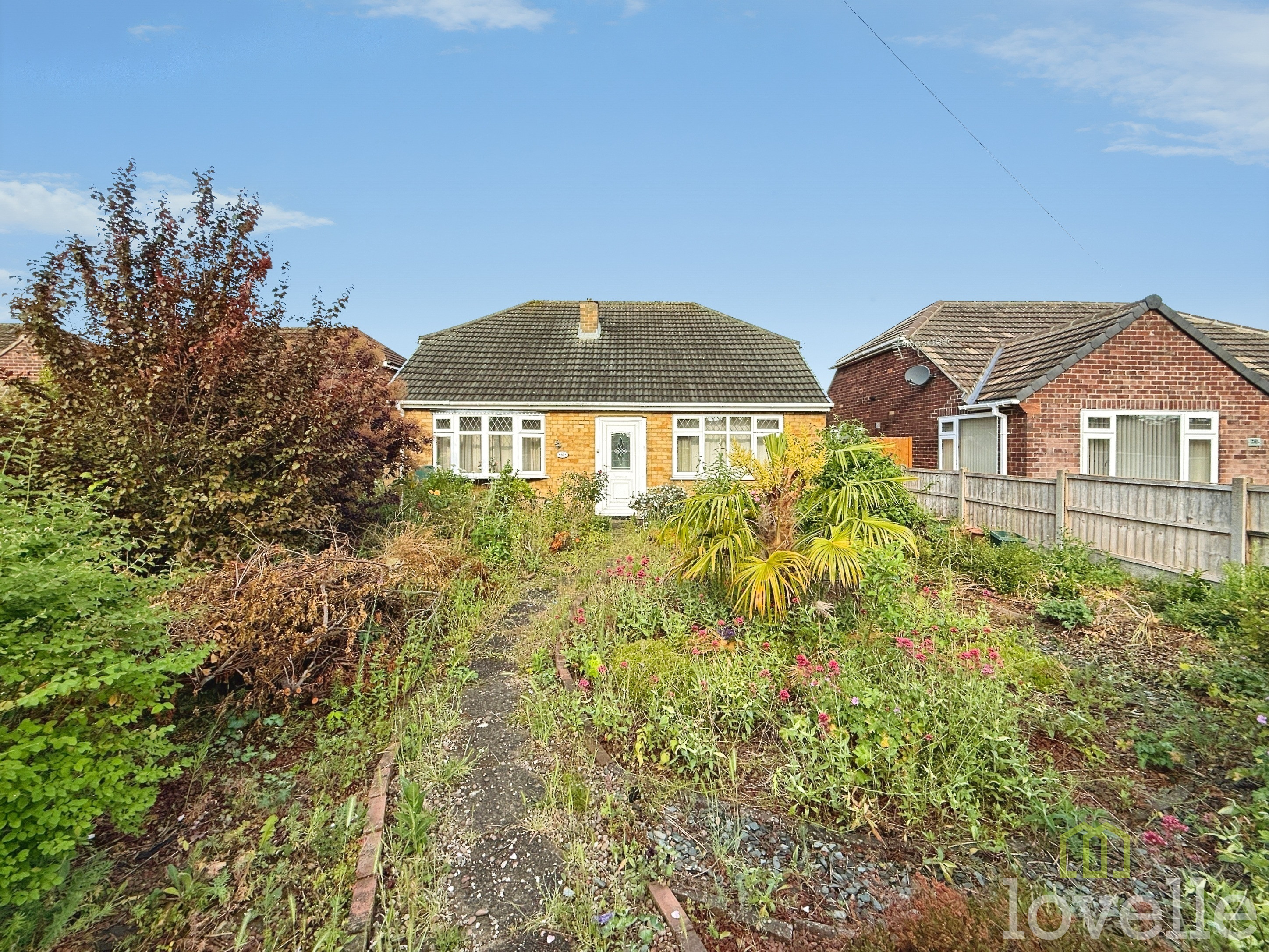 3 bedroom Detached bungalow For Sale