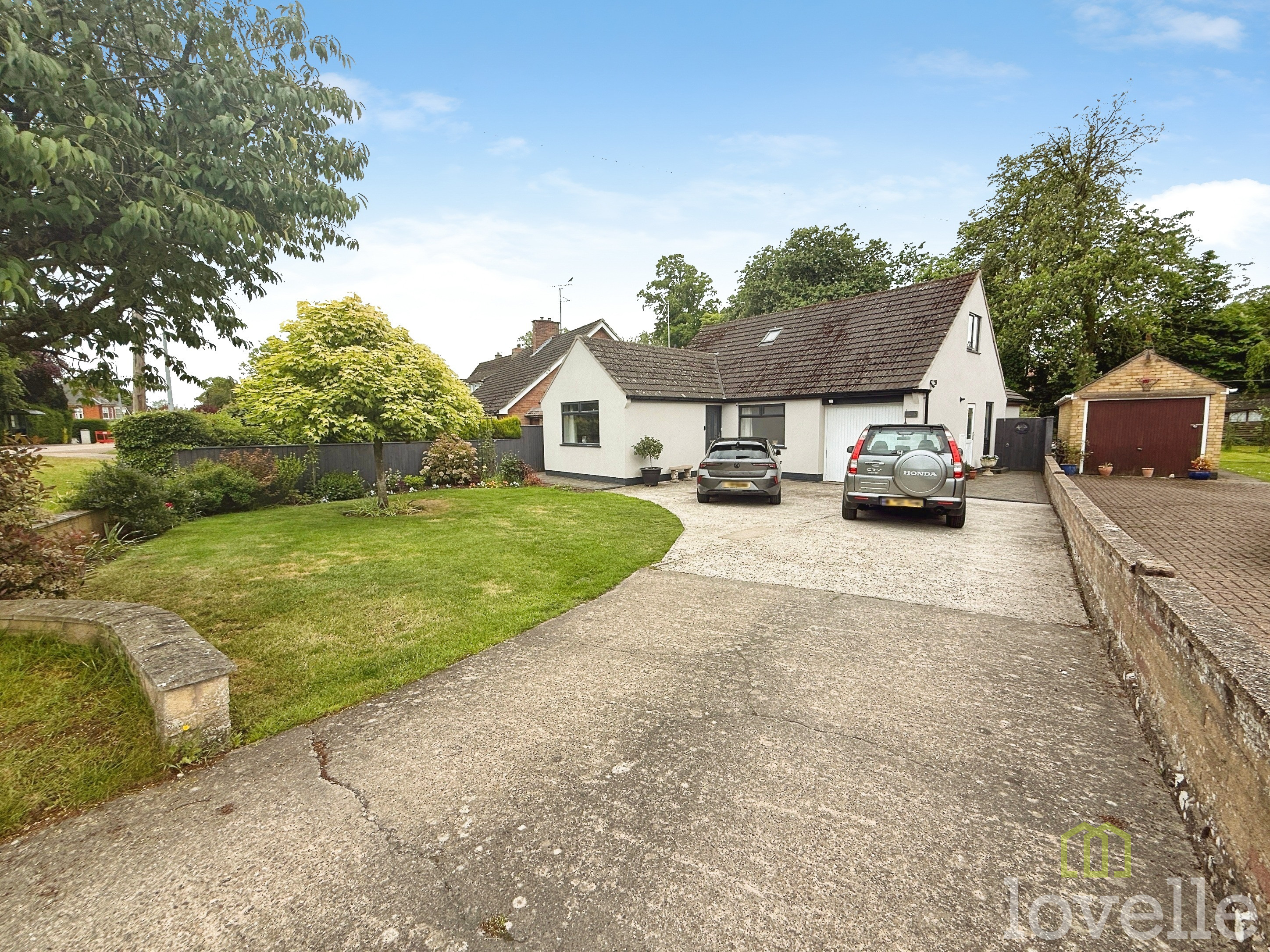 4 bedroom Detached bungalow Under Offer