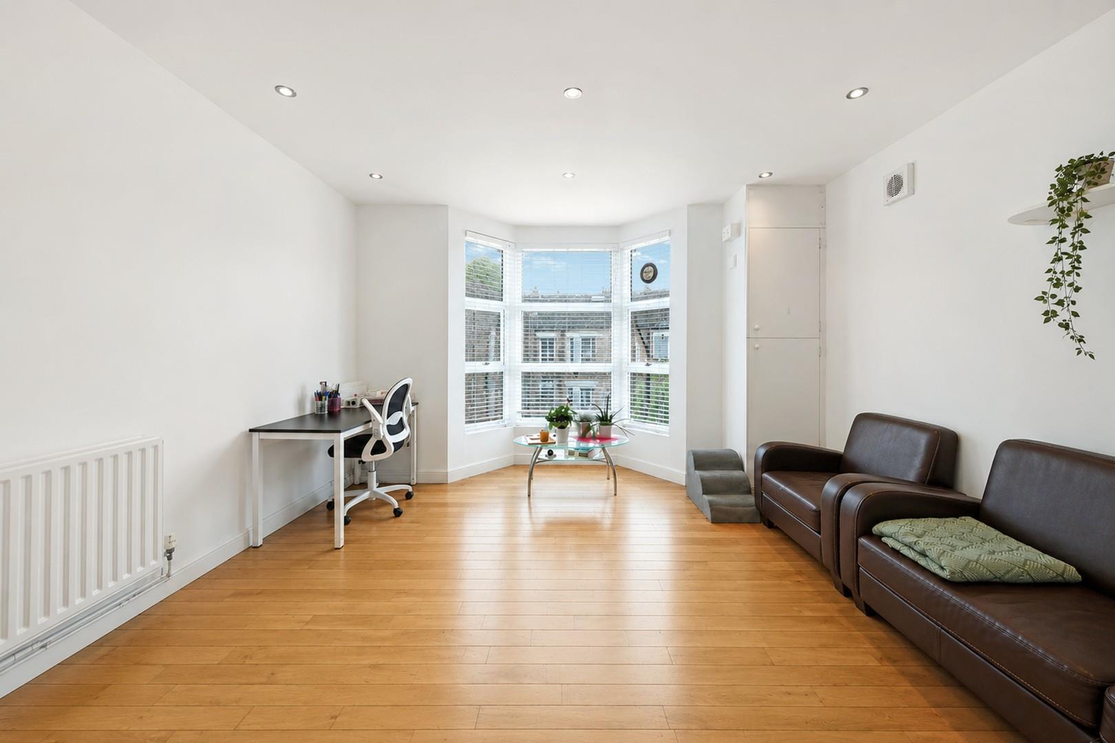 2 bedroom Flat To Let
