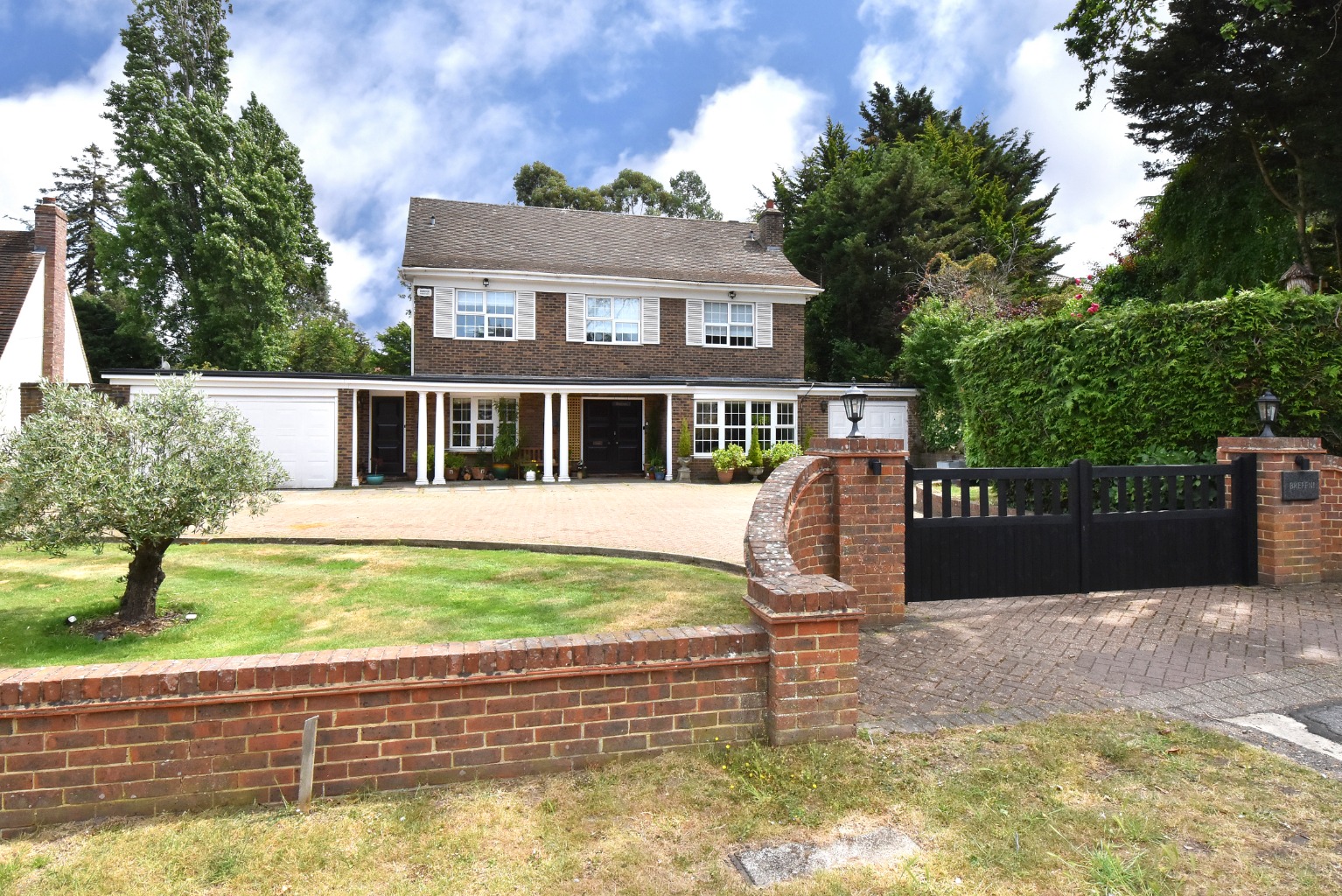4 bedroom Property For Sale