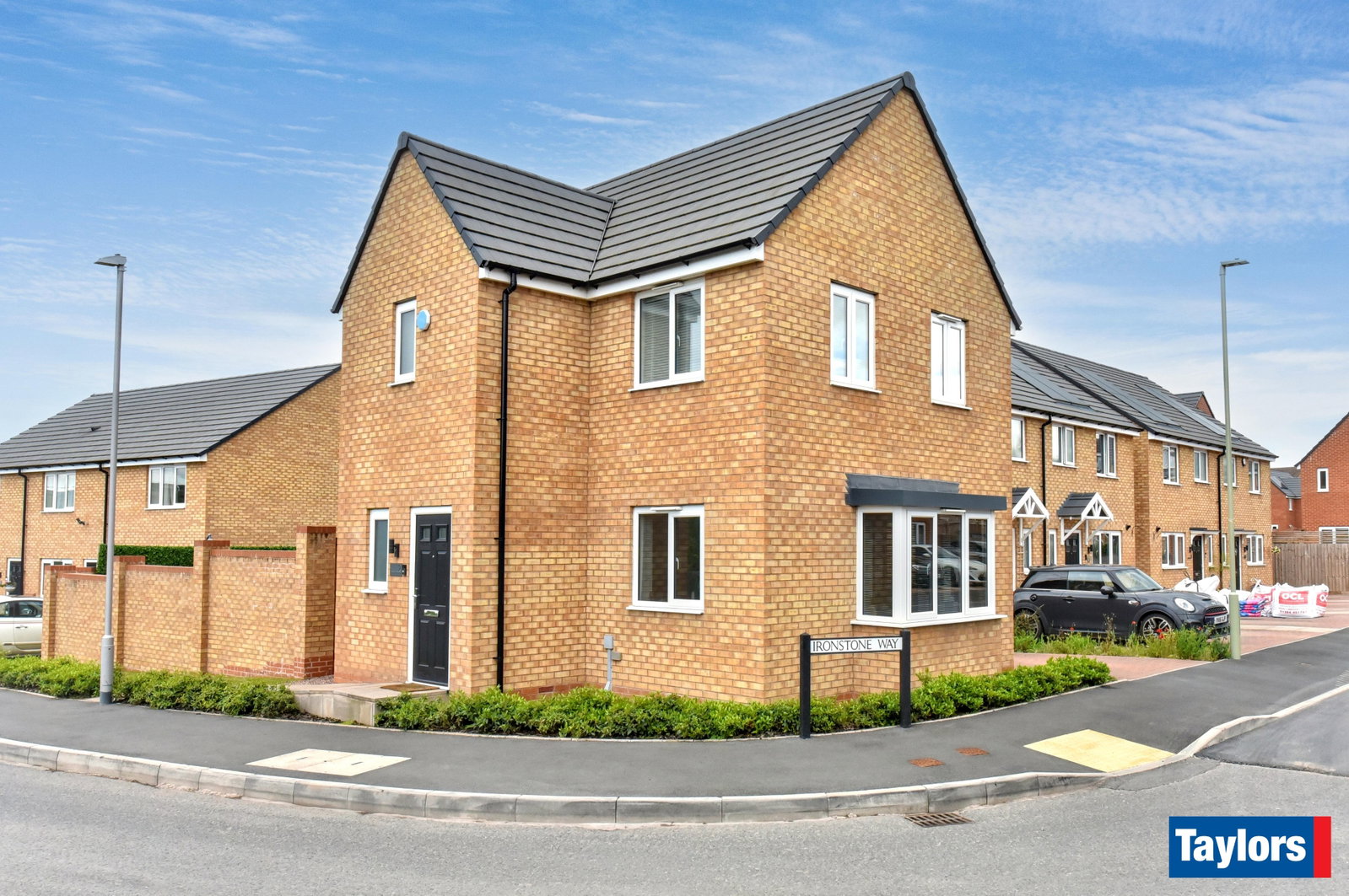 3 bedroom Detached house Under Offer