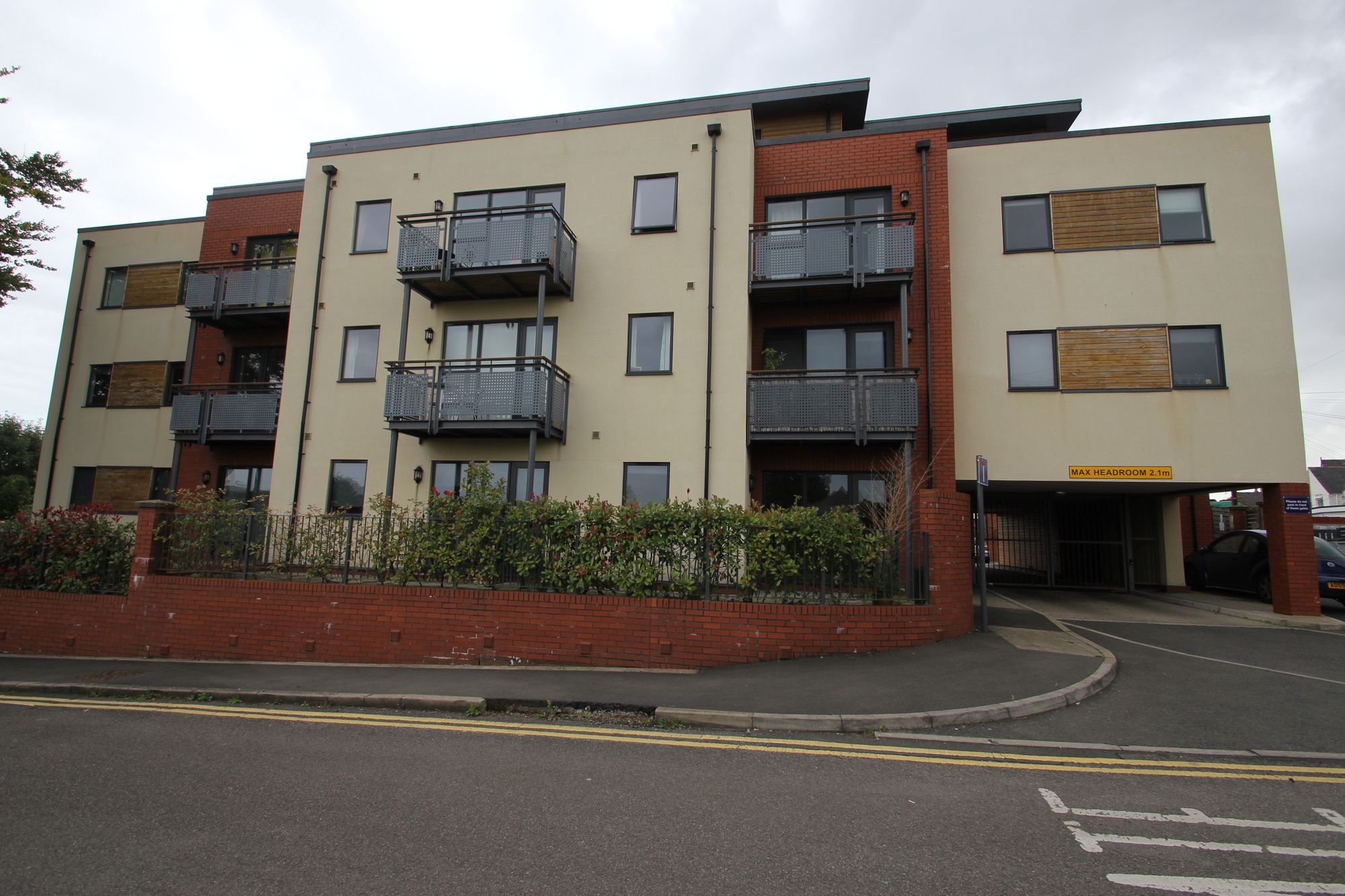 2 bedroom Apartment To Let