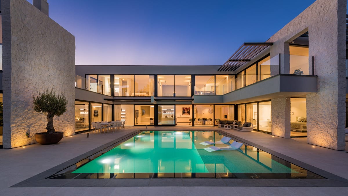 5 bedroom Villa For Sale