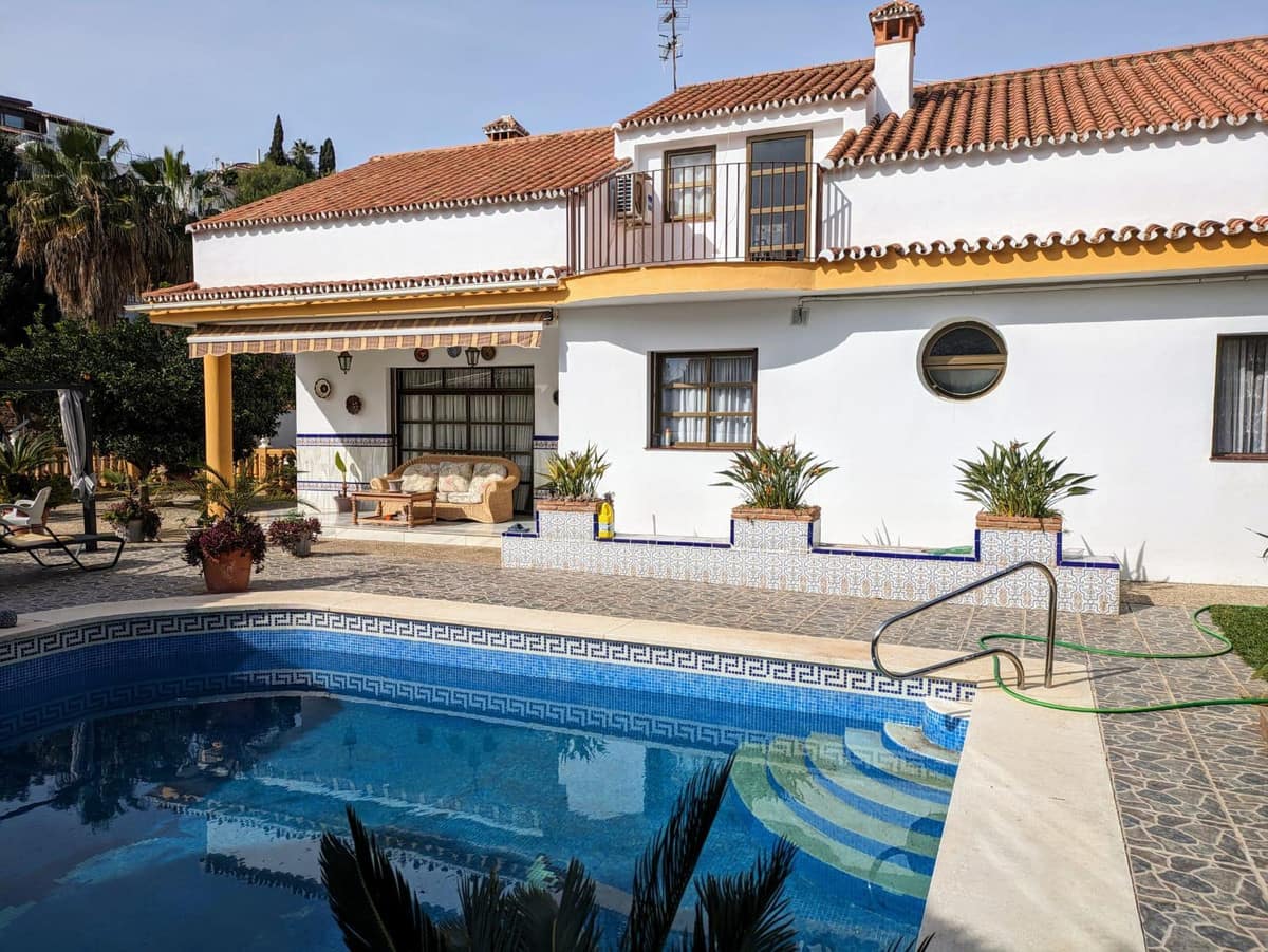 5 bedroom Villa For Sale
