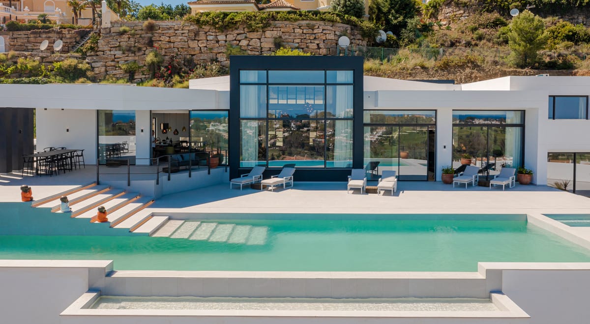 6 bedroom Villa For Sale