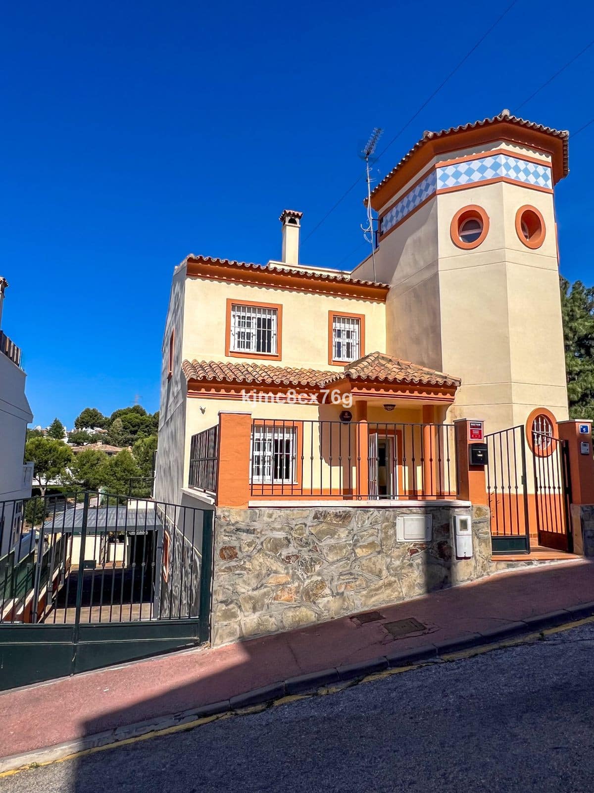 5 bedroom Villa For Sale