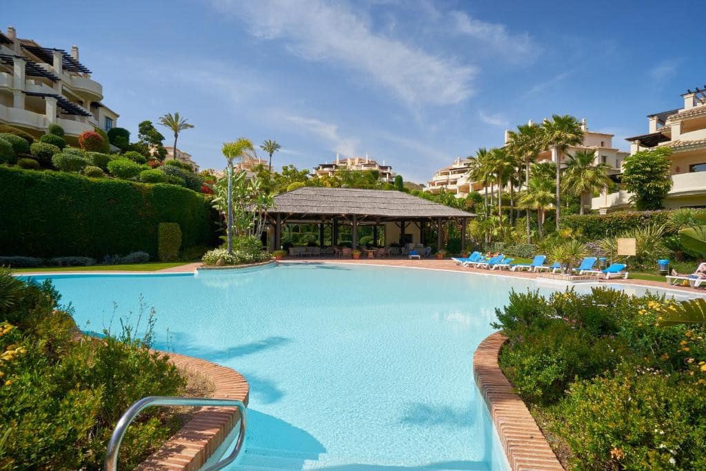 5 bedroom Apartment For Sale