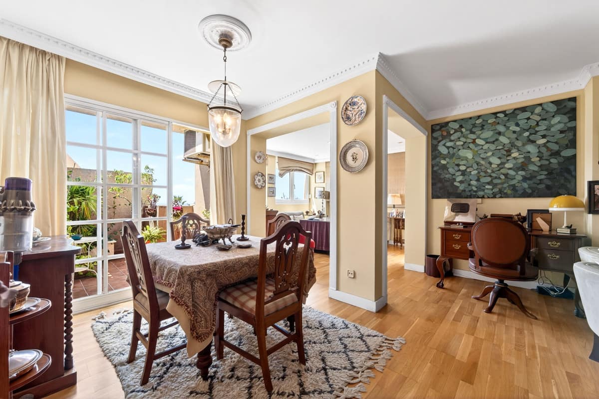 3 bedroom Apartment For Sale