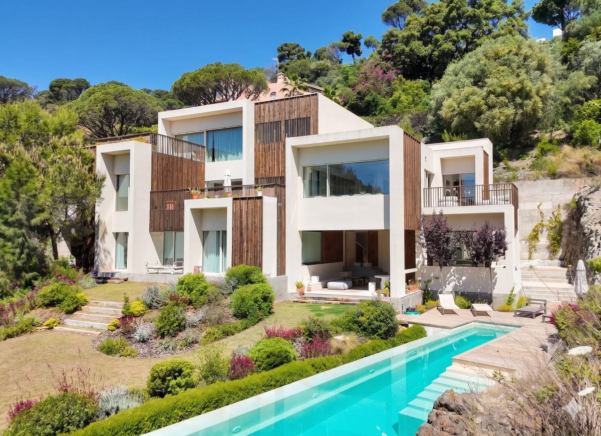 5 bedroom Villa For Sale