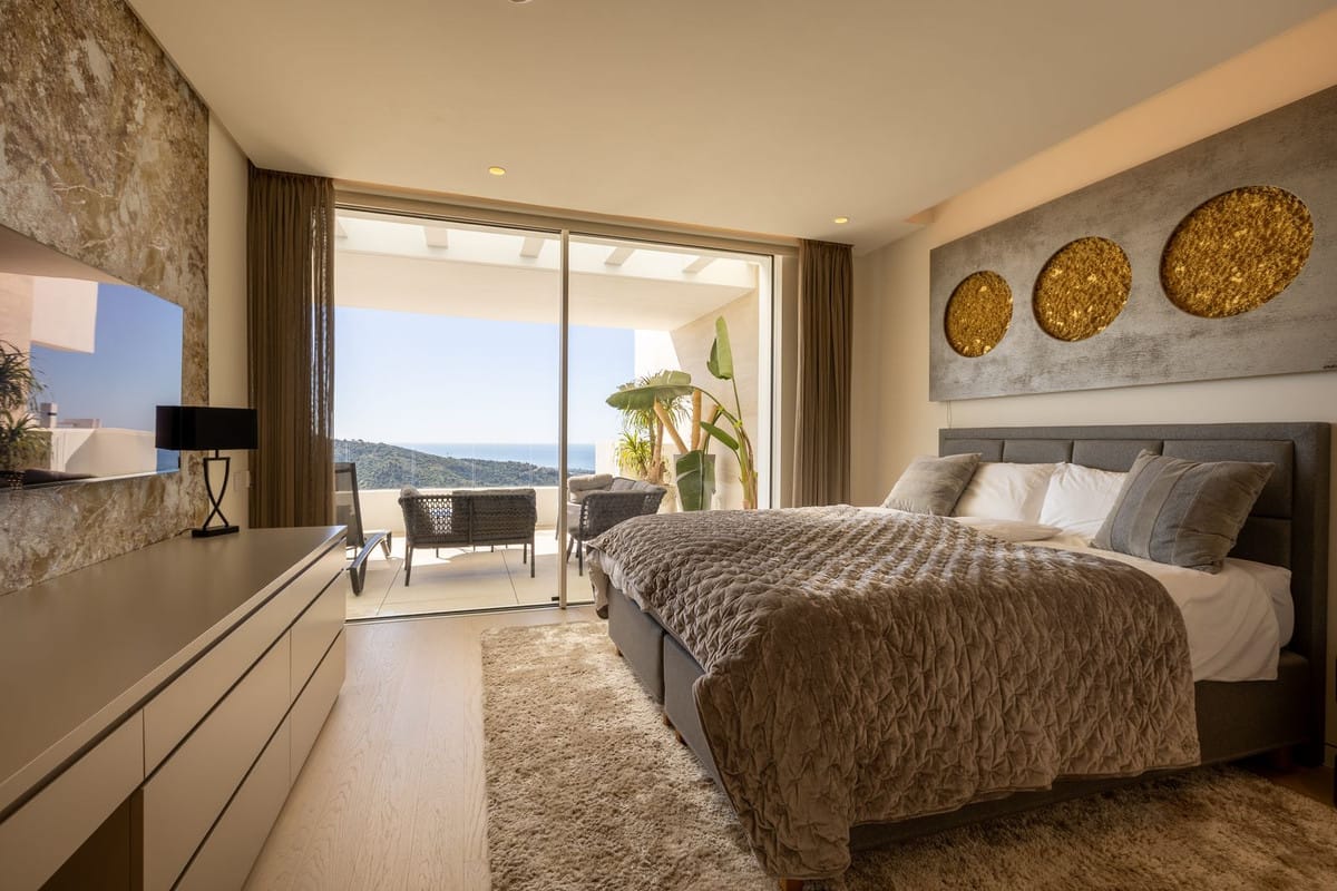 3 bedroom Apartment For Sale
