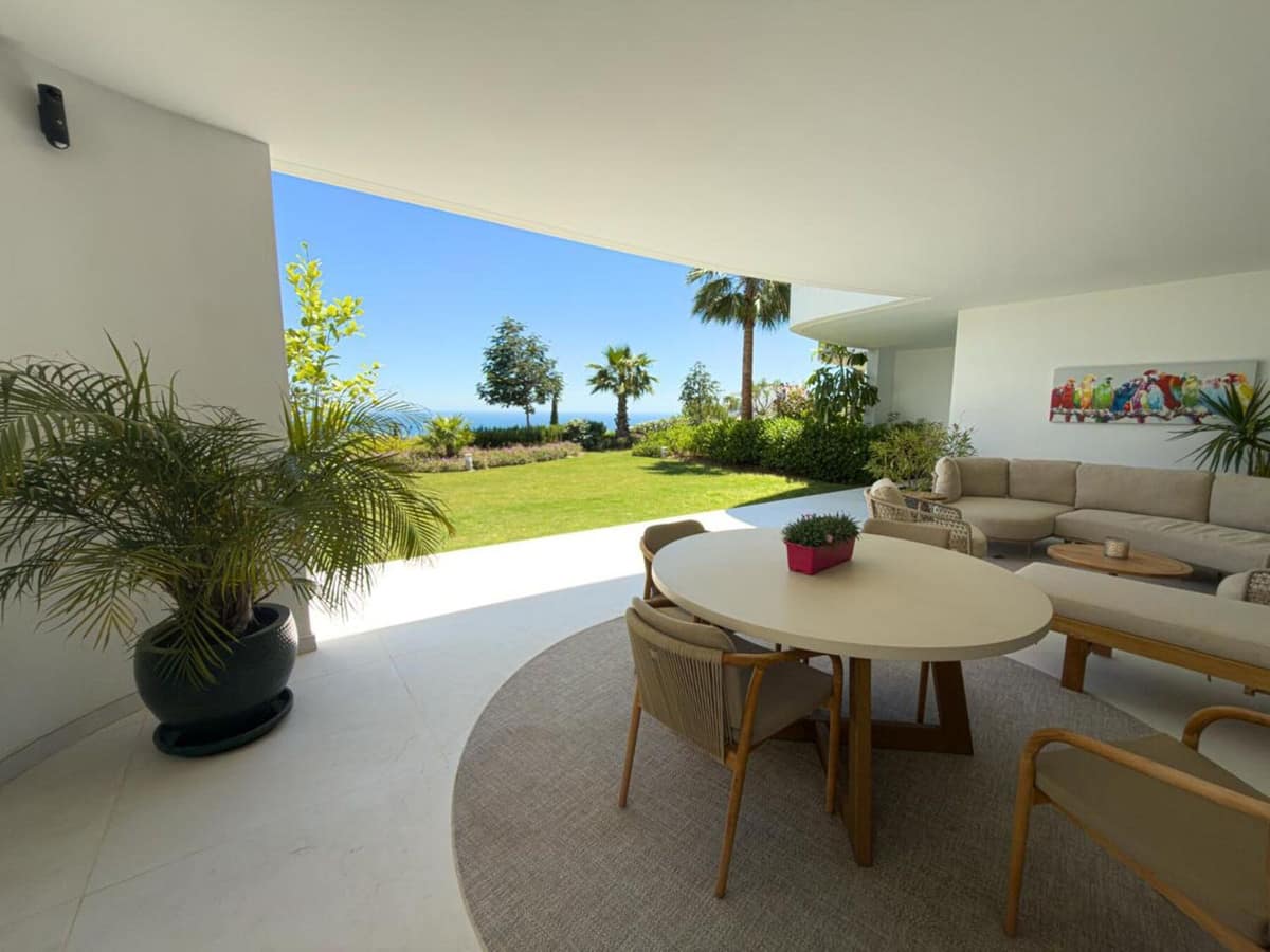 3 bedroom Apartment For Sale