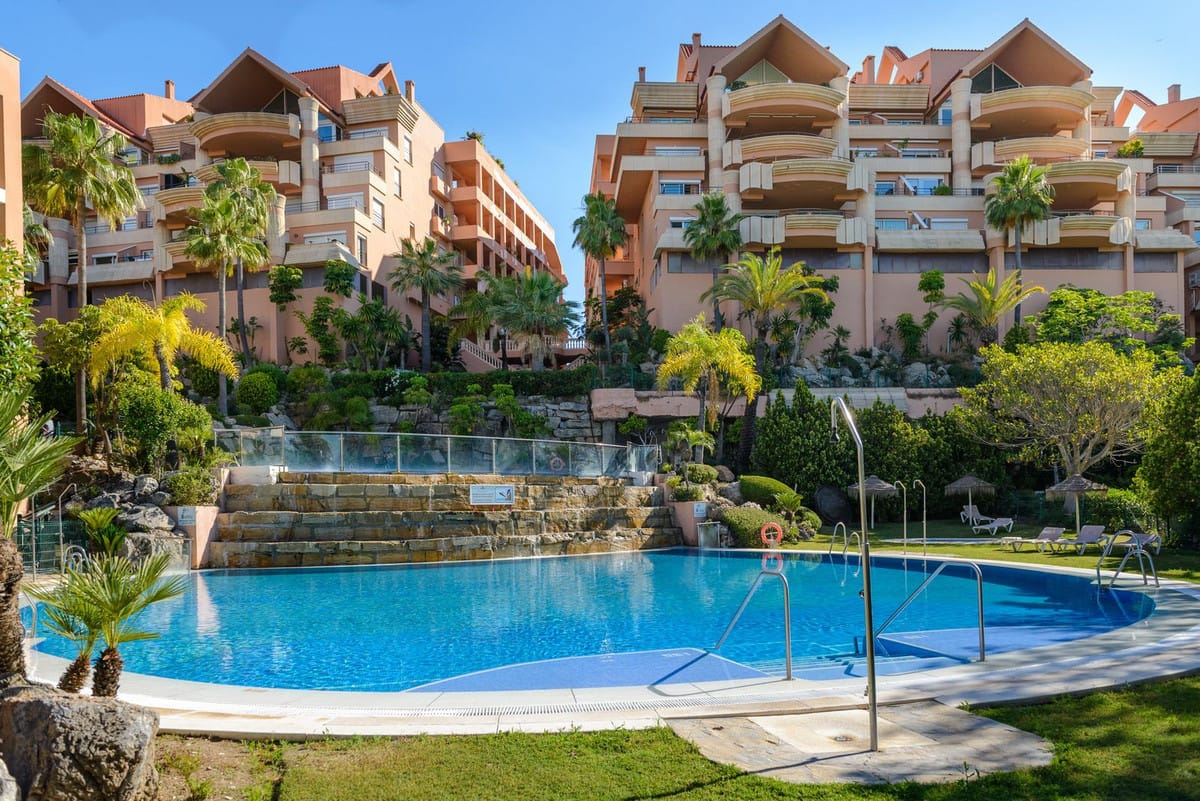 3 bedroom Apartment For Sale