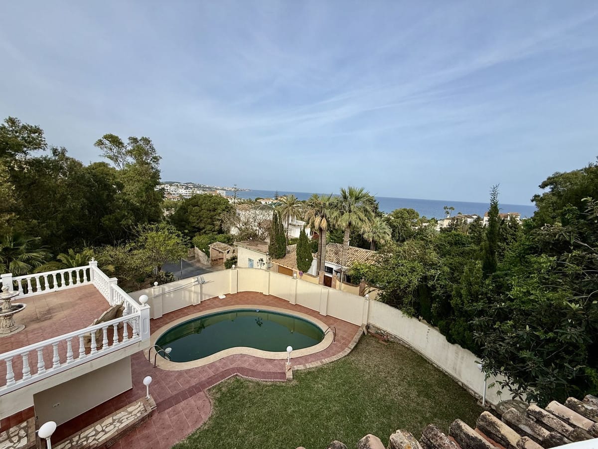 6 bedroom Villa For Sale