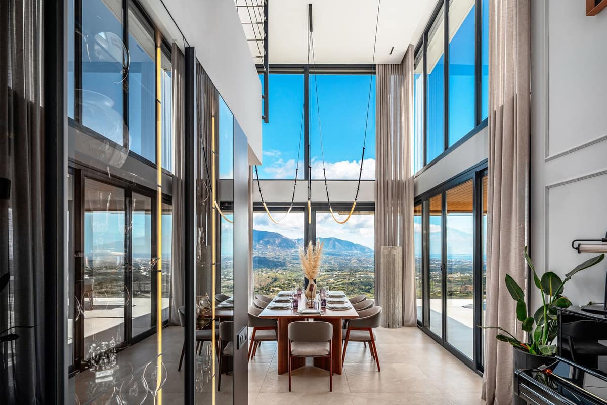 6 bedroom Villa For Sale