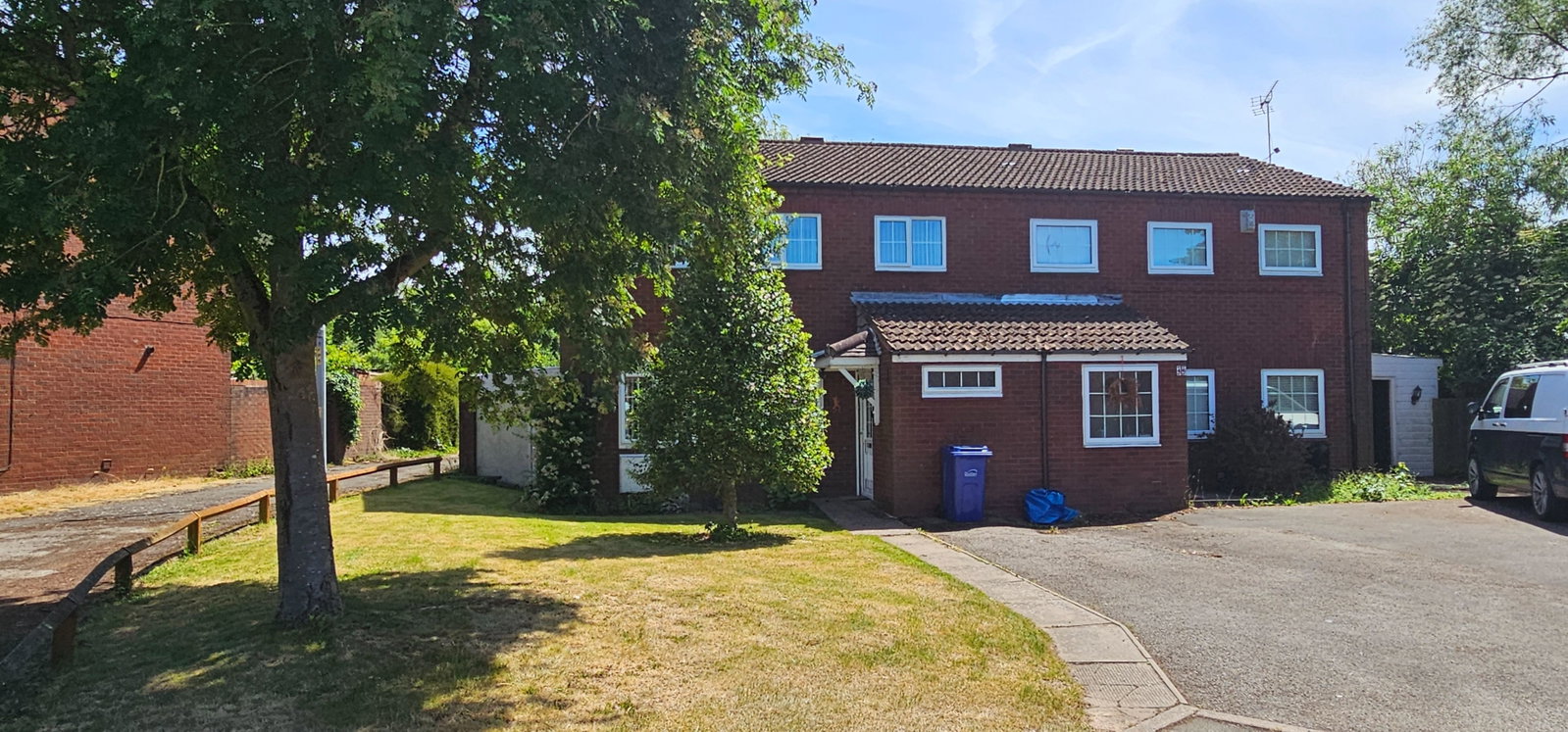 4 bedroom Semi-detached house Under Offer