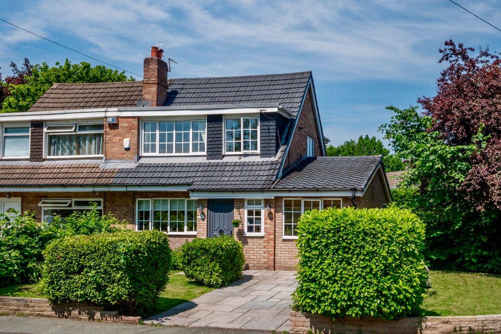 4 bedroom Semi-detached house Under Offer