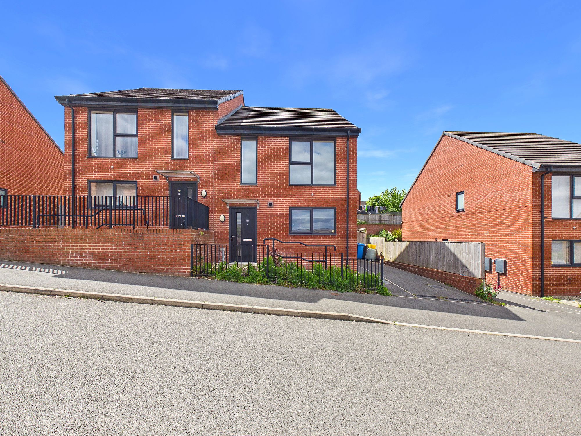3 bedroom Semi-detached house For Sale