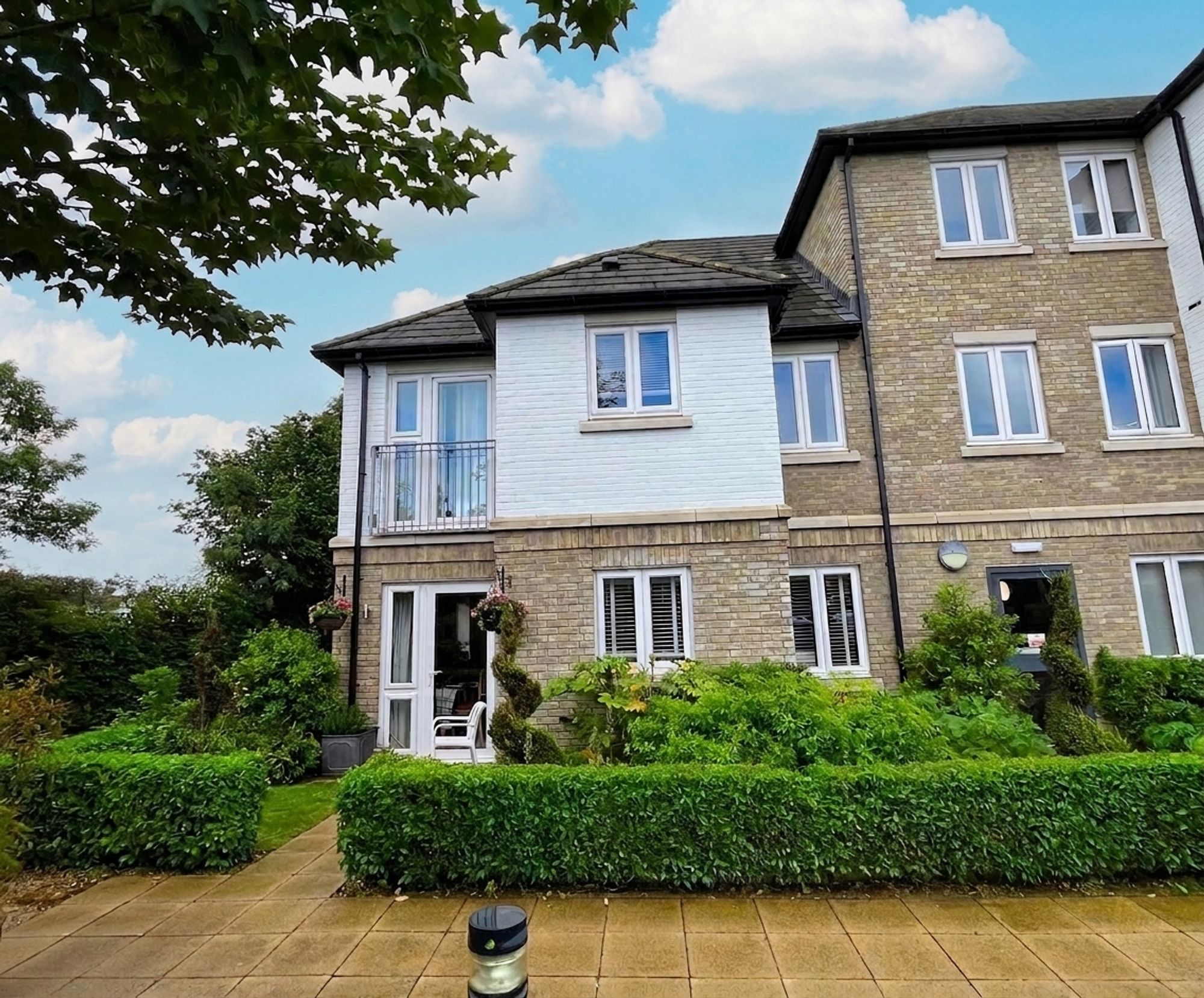 1 bedroom Flat For Sale