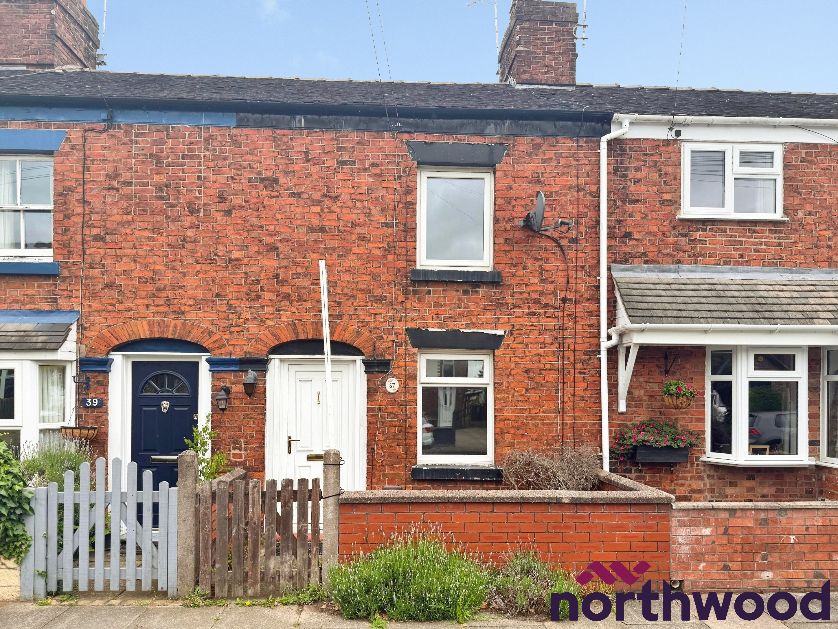 2 bedroom Terraced House To Let