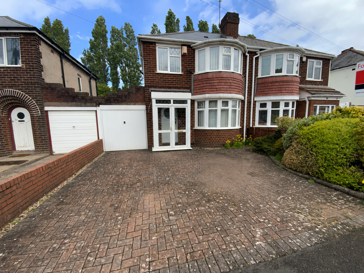 3 bedroom Semi-detached house Under Offer