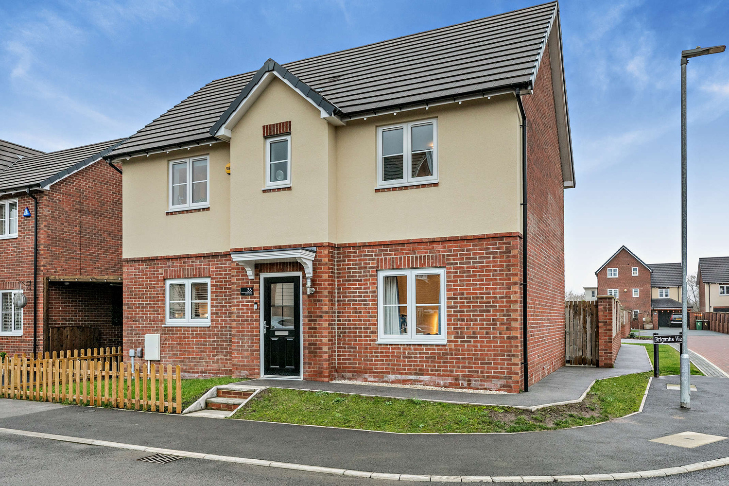 4 bedroom Detached house Under Offer