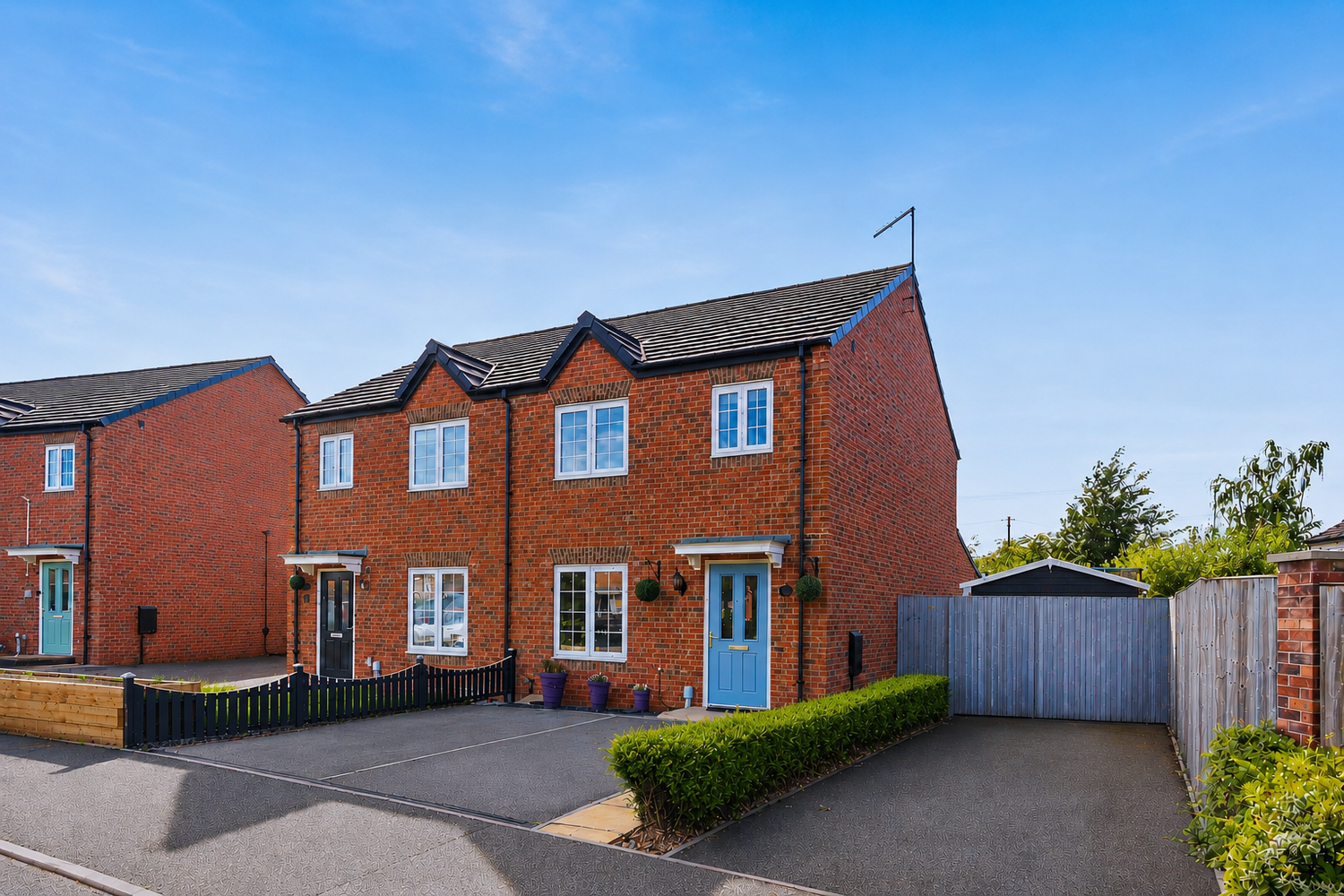3 bedroom Semi-detached house For Sale
