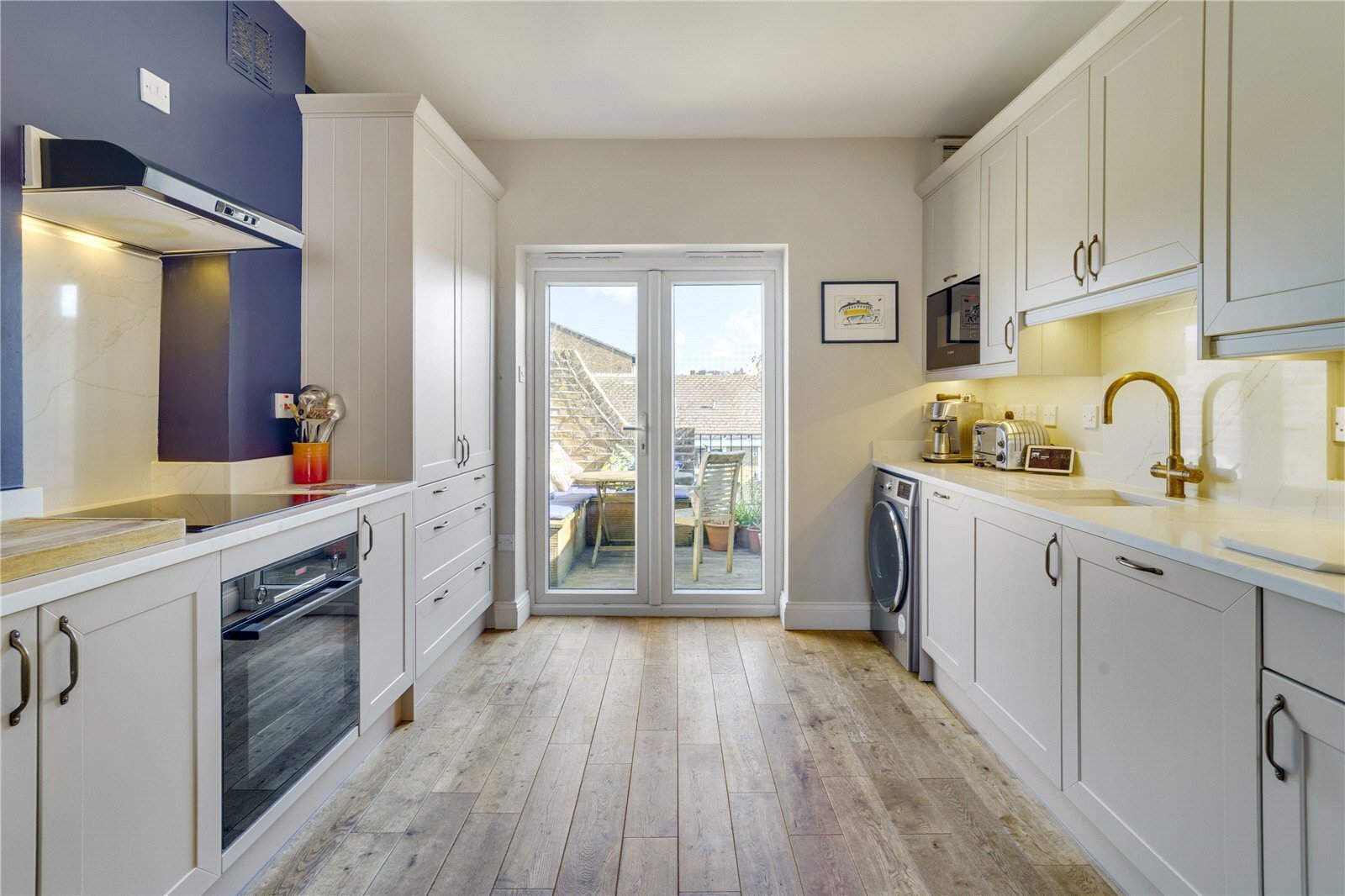 2 bedroom Maisonette For Sale