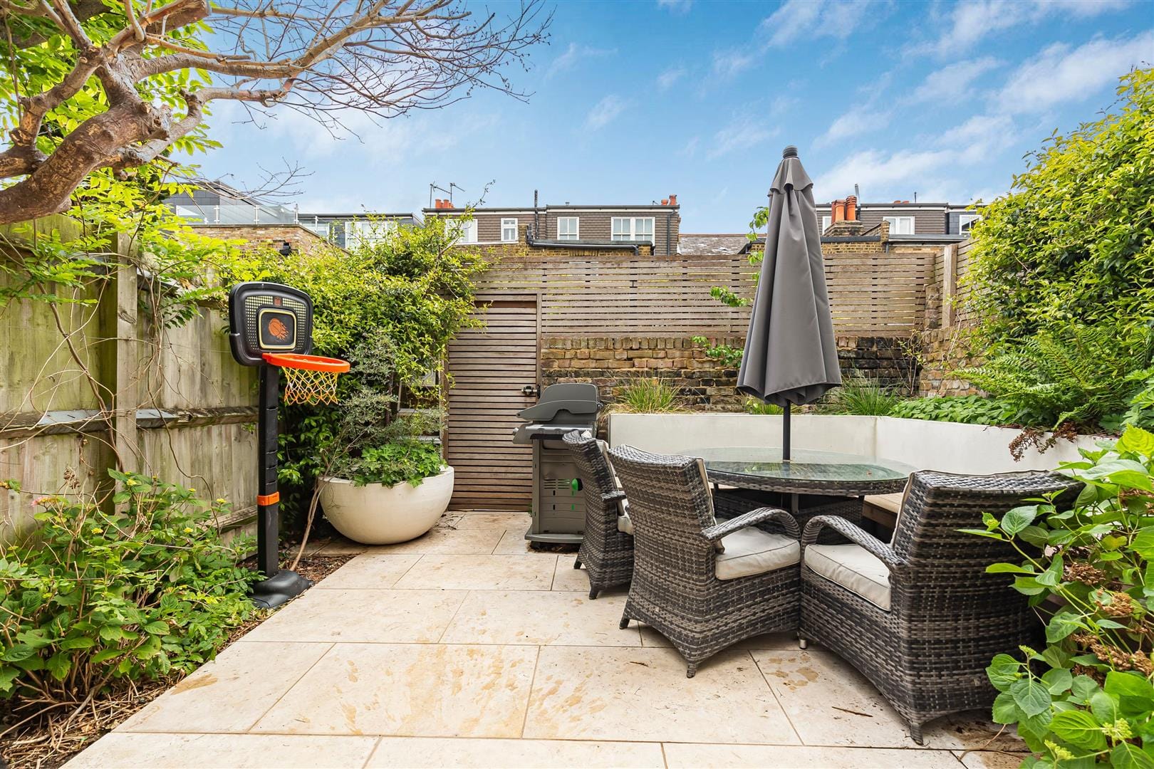 5 bedroom Terraced House Let