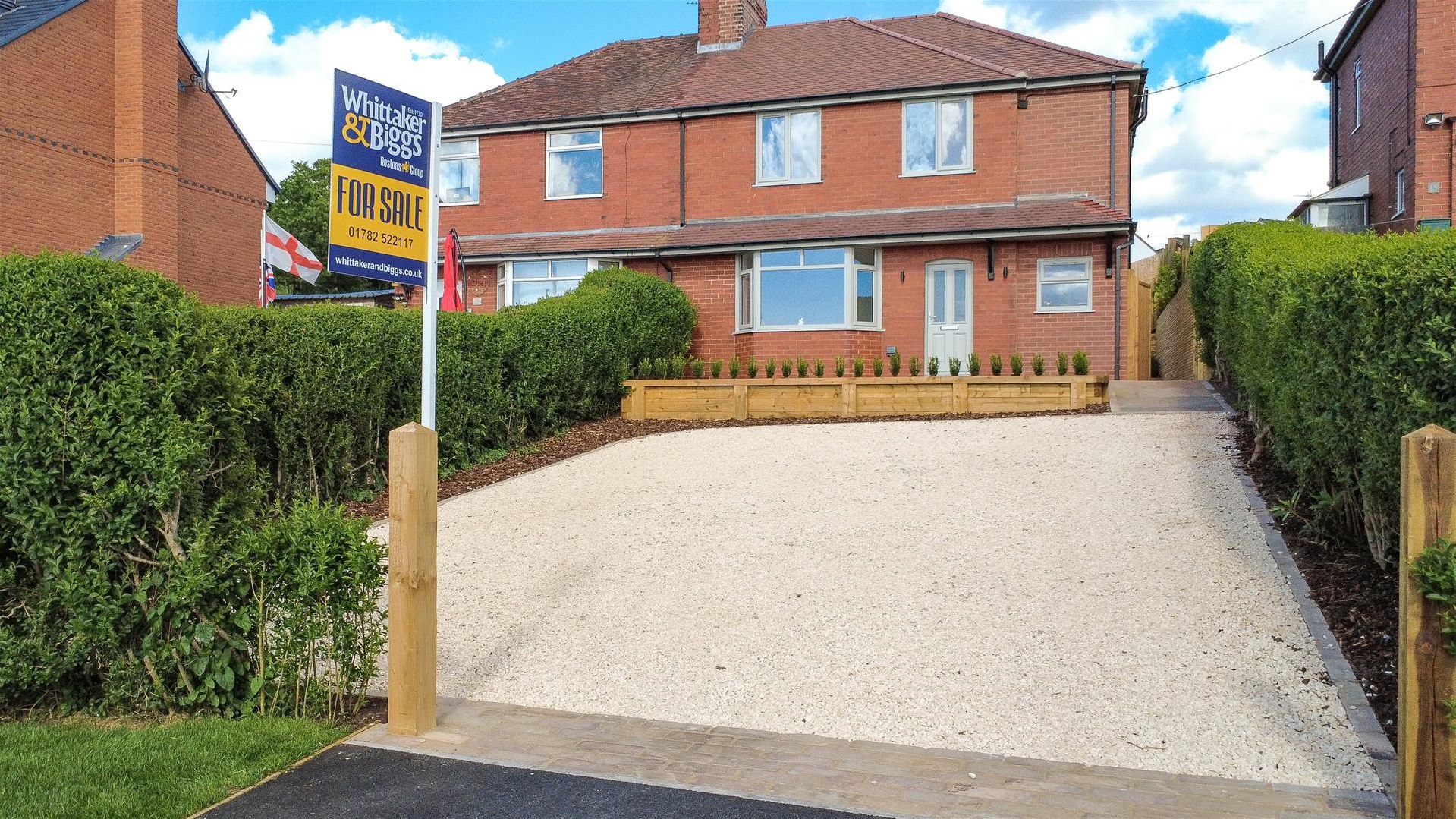 3 bedroom Semi-detached house Under Offer