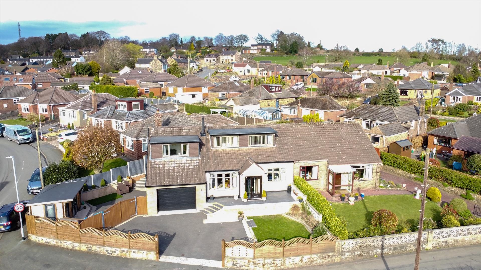 4 bedroom Semi-detached house Under Offer