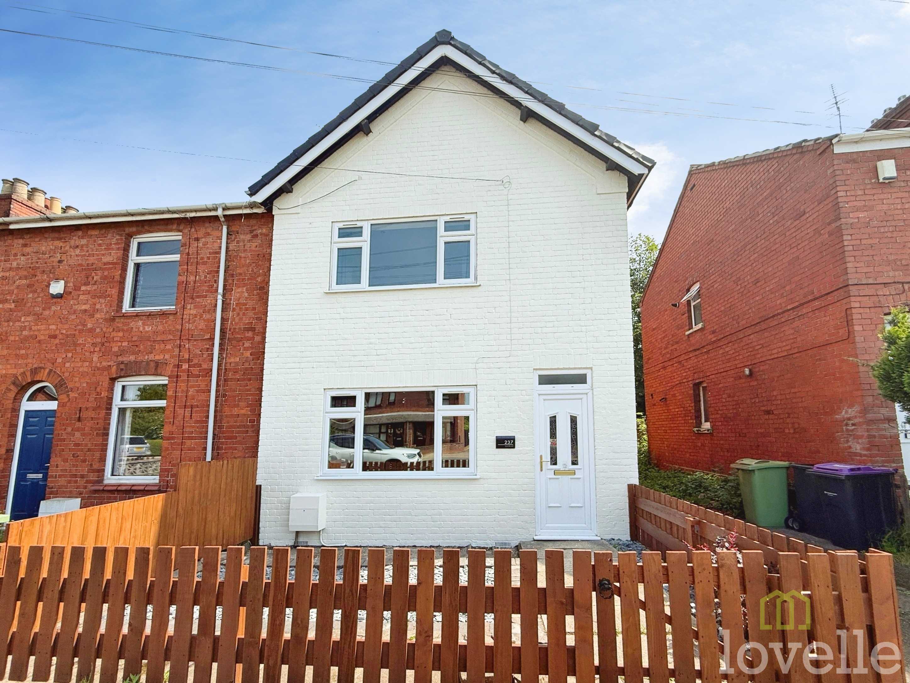 2 bedroom Terraced House To Let