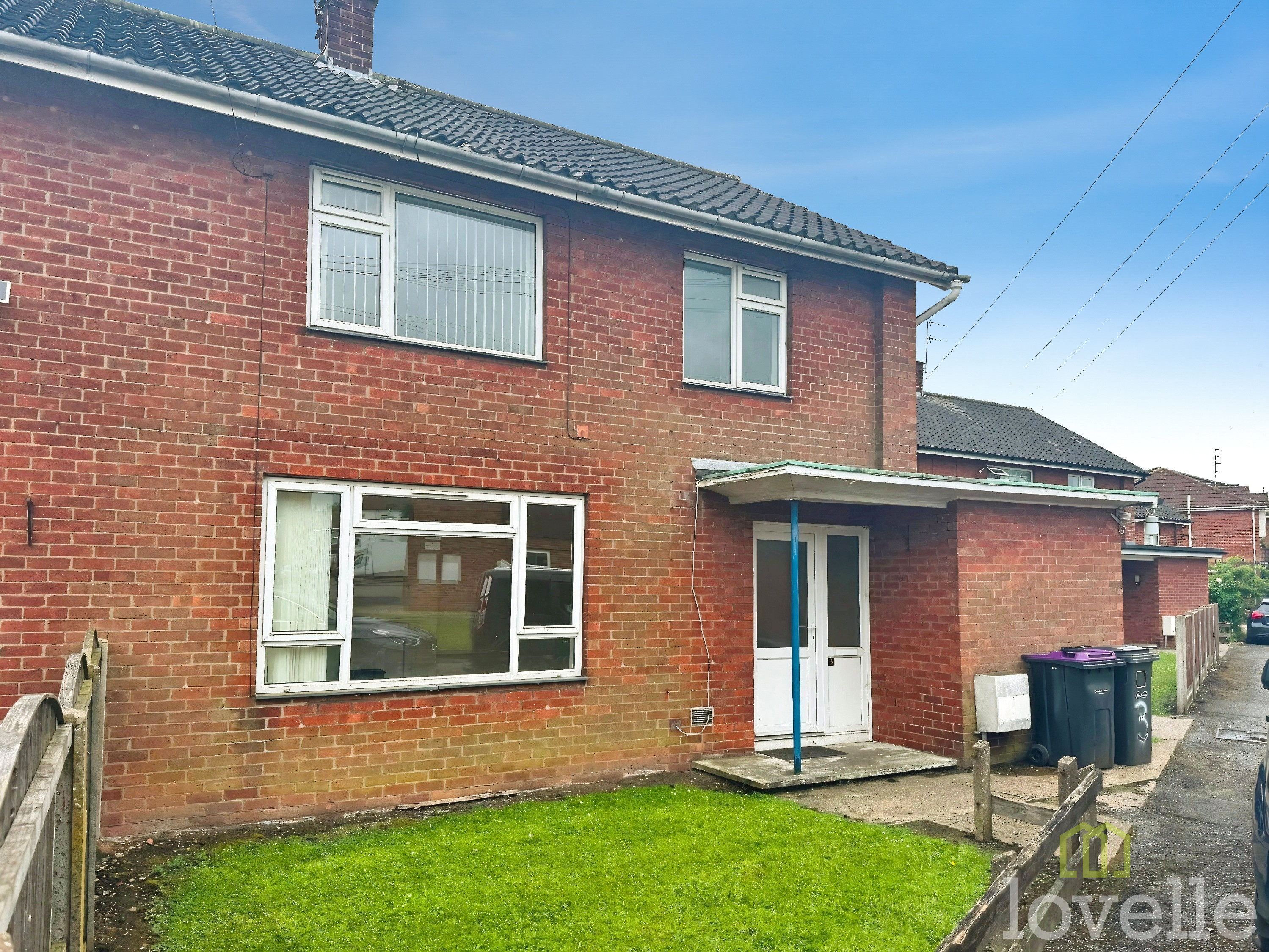 3 bedroom Semi-detached house For Sale