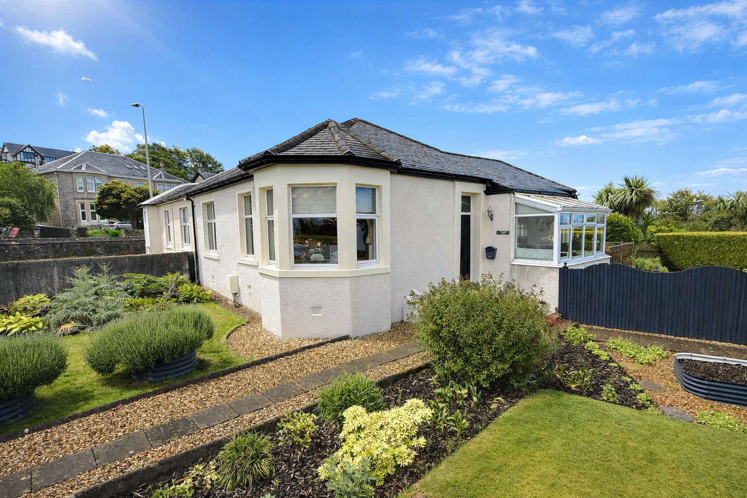 2 bedroom Semi-detached house Under Offer