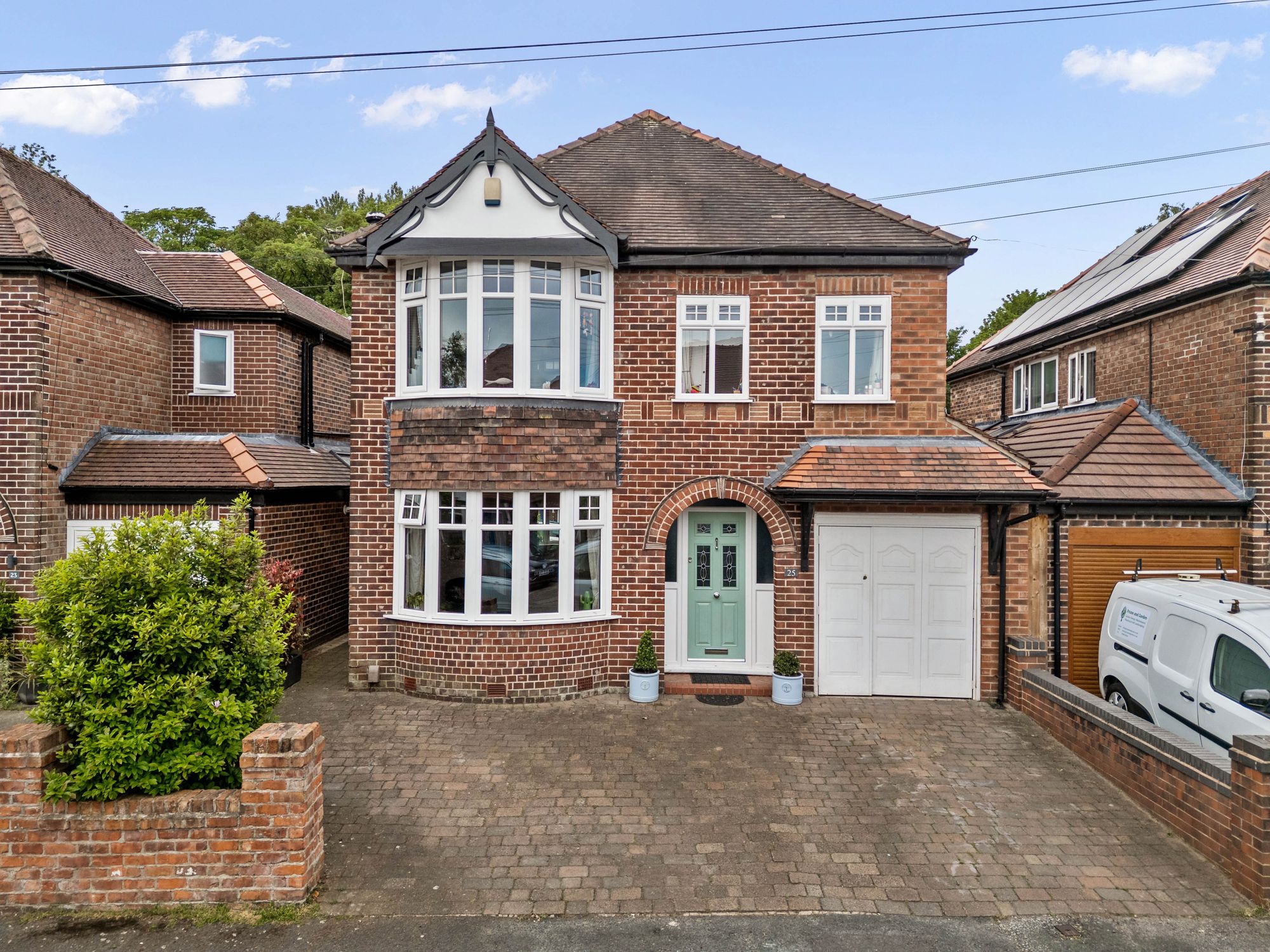 4 bedroom Detached house Under Offer