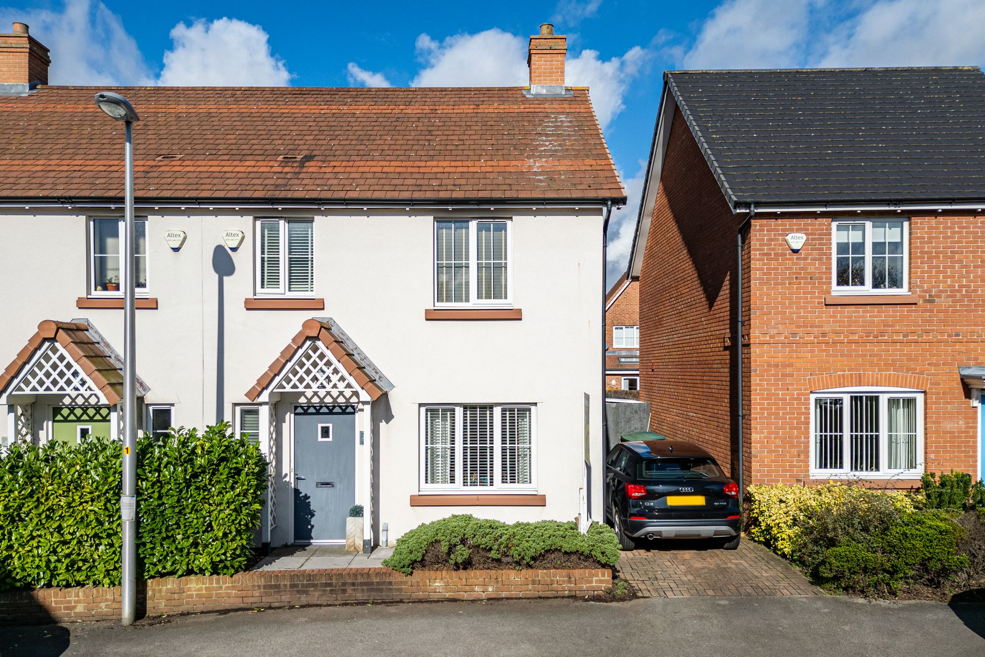 3 bedroom Semi-detached house Under Offer