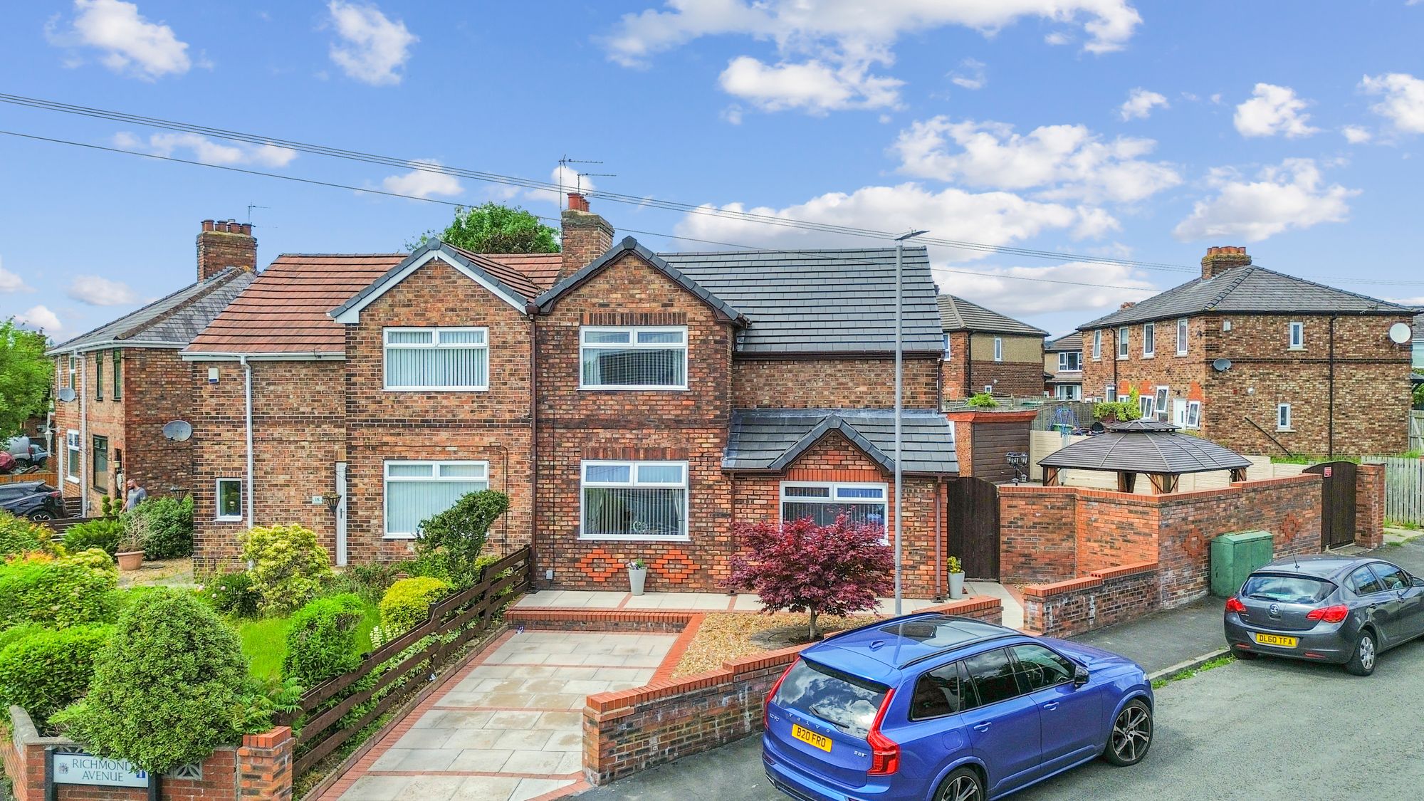 3 bedroom Semi-detached house For Sale