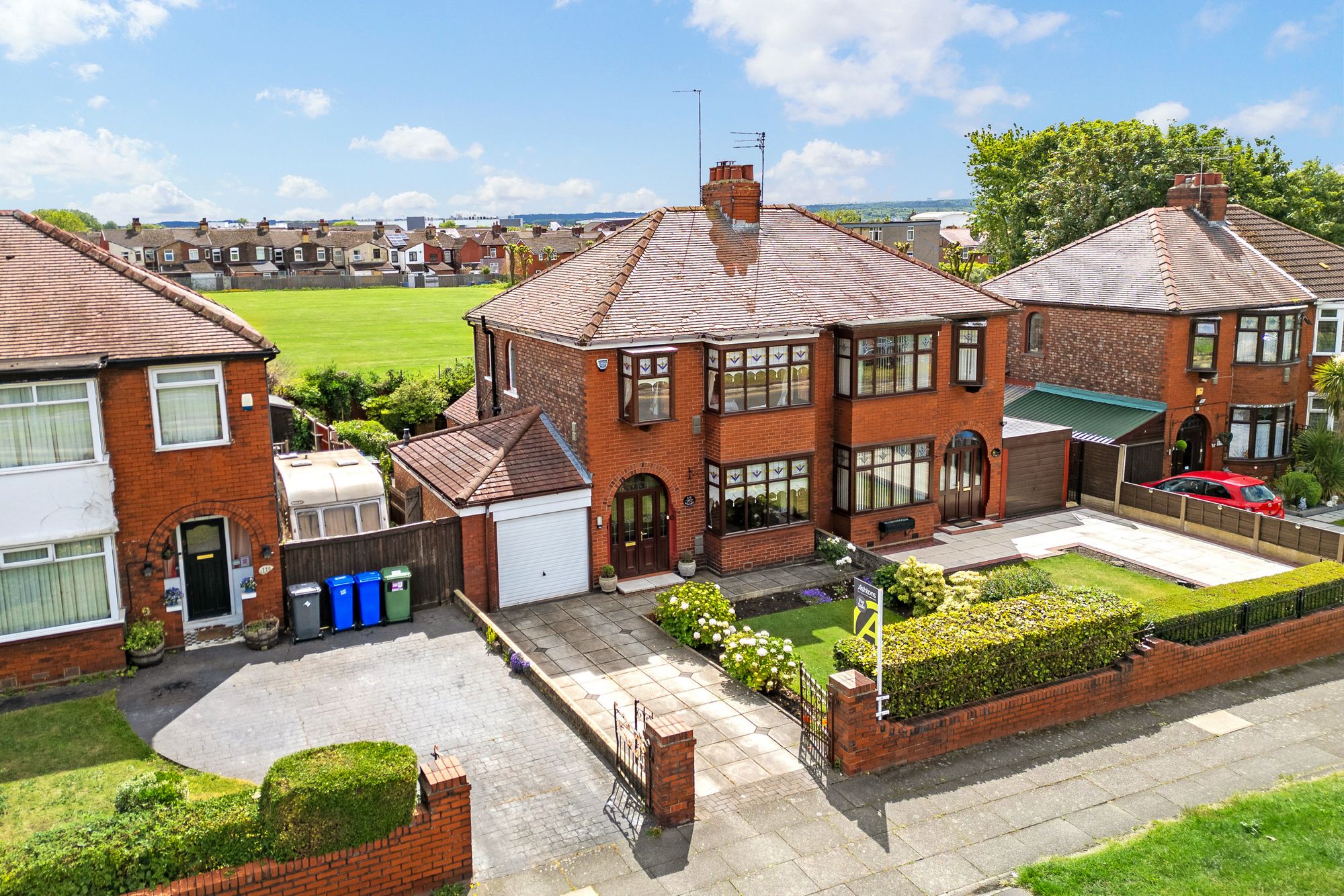 3 bedroom Semi-detached house For Sale