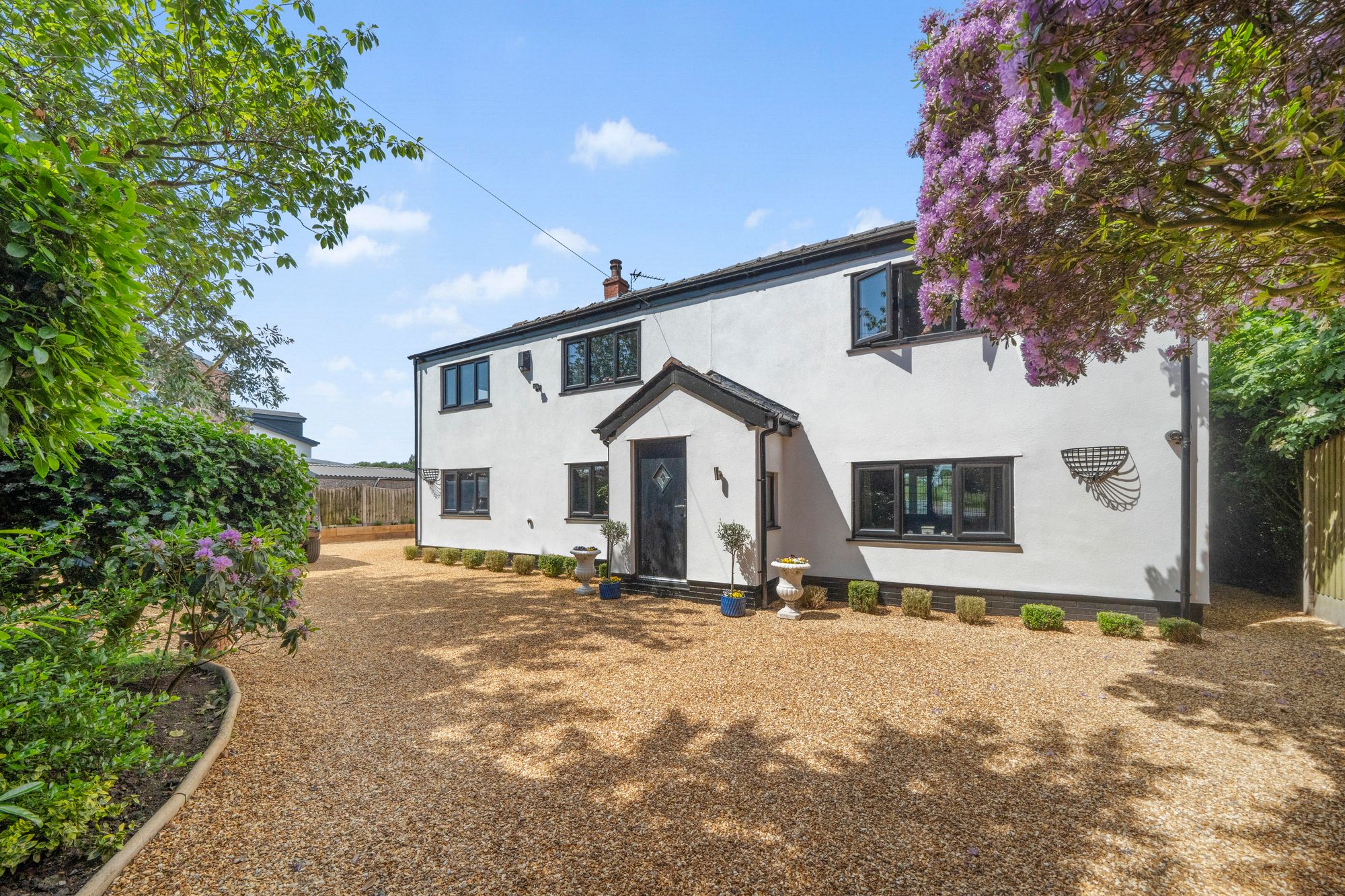 3 bedroom Detached house Under Offer