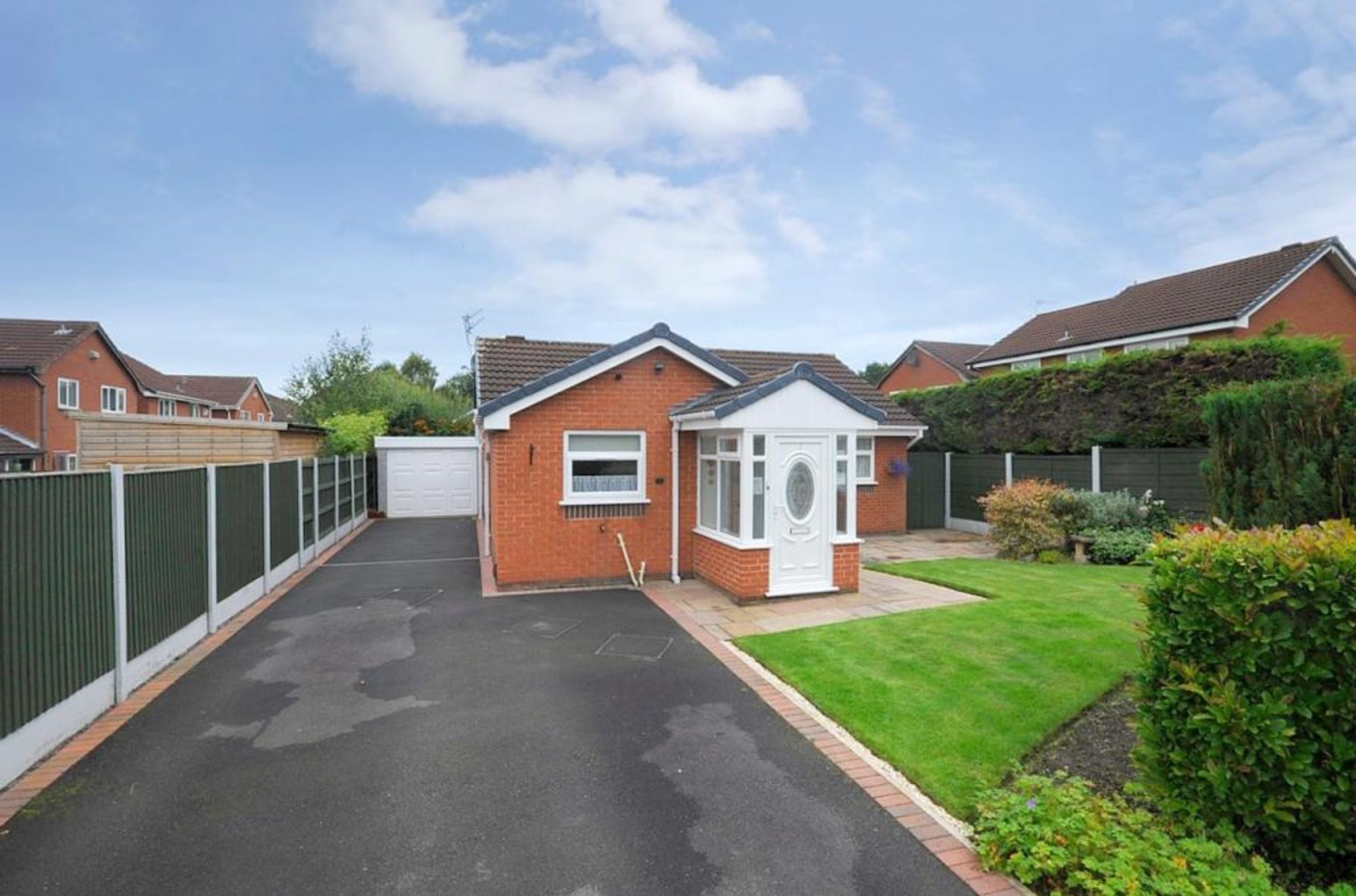 3 bedroom Detached bungalow For Sale