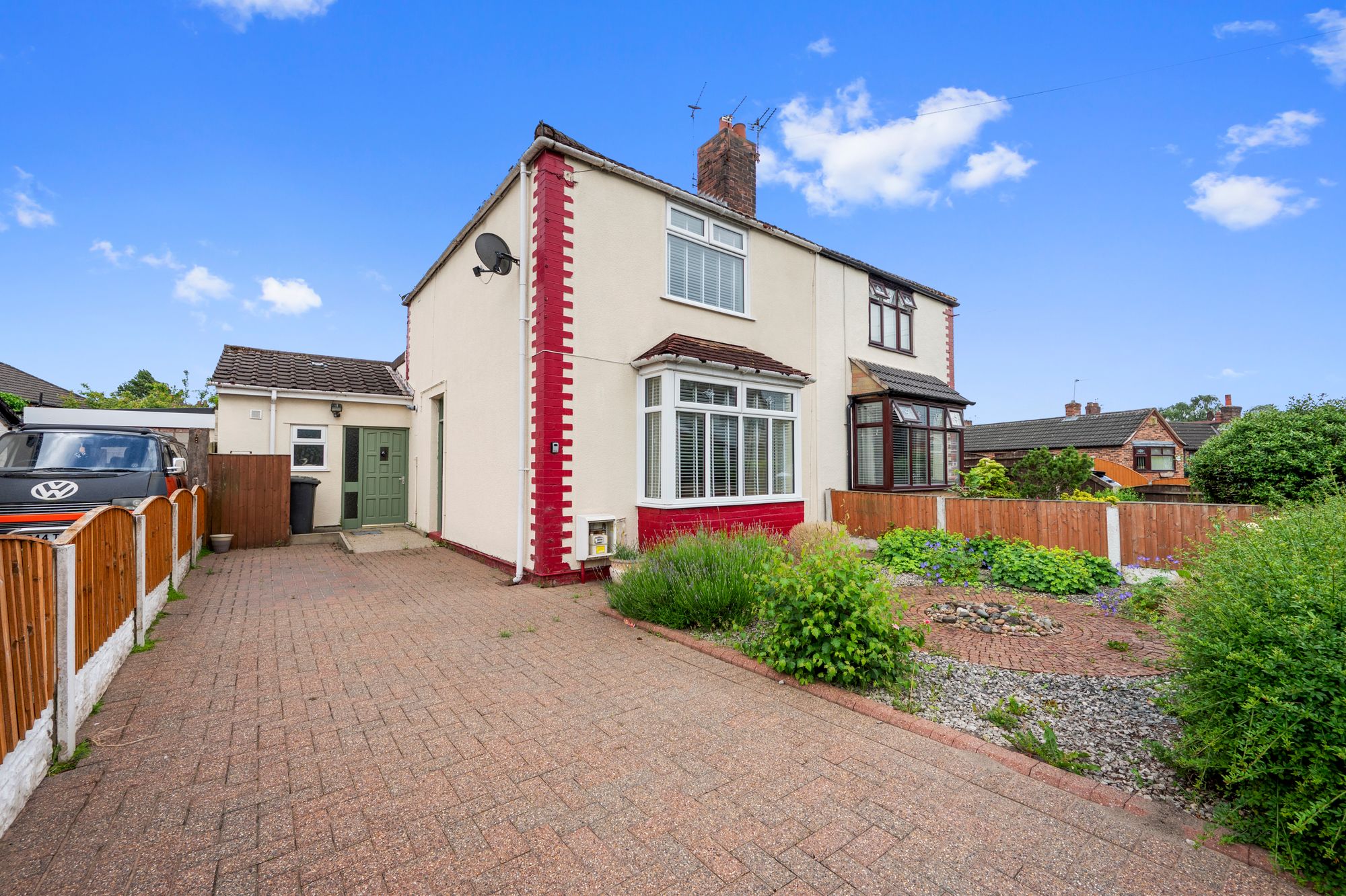 3 bedroom Semi-detached house For Sale