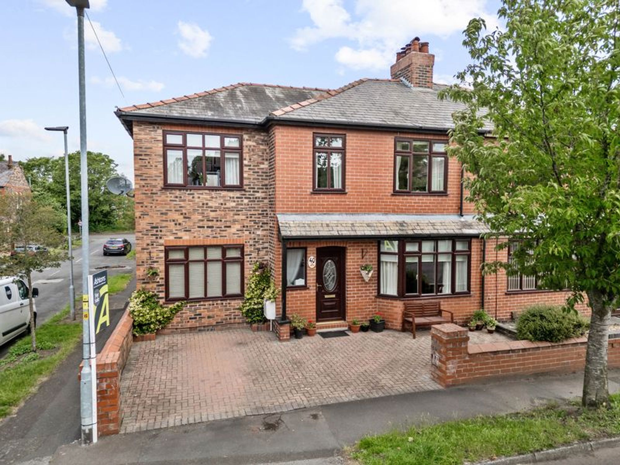 4 bedroom Semi-detached house Under Offer