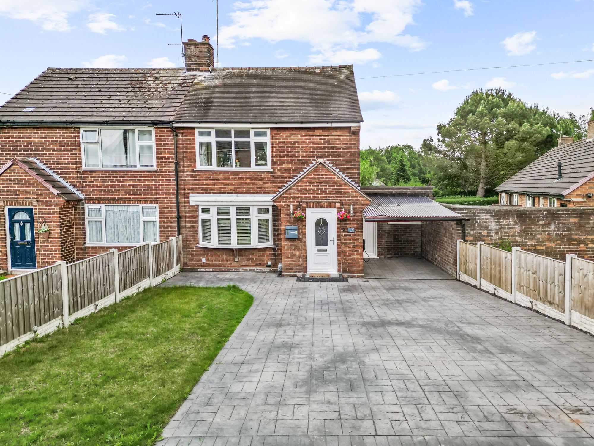 2 bedroom Semi-detached house For Sale