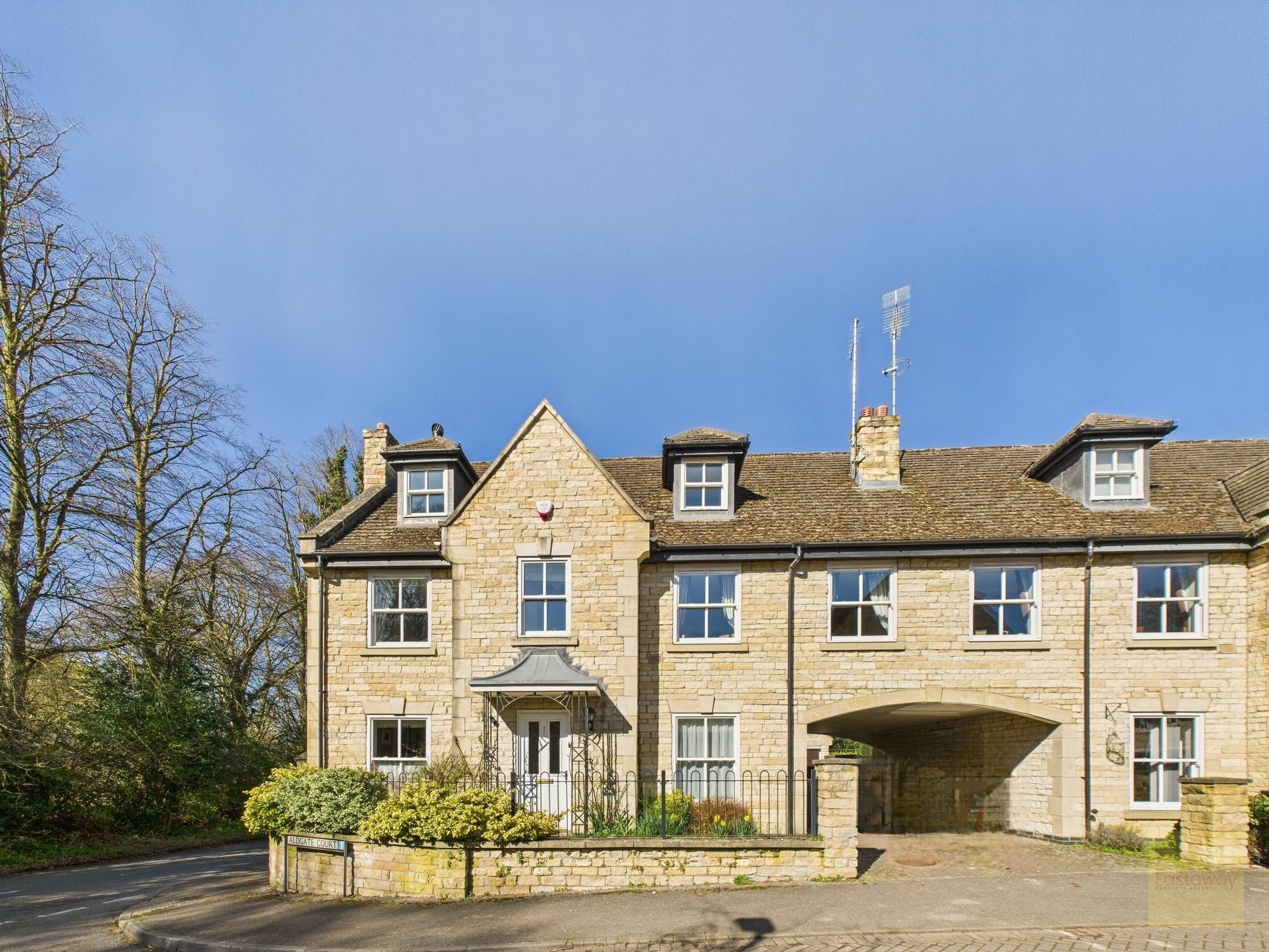 5 bedroom House (unspecified) For Sale