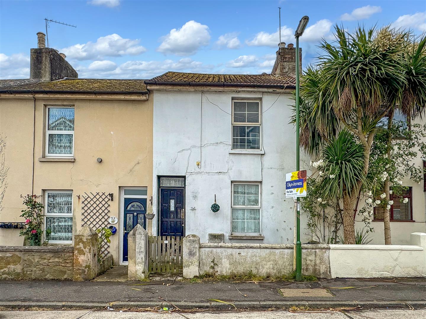 2 bedroom Cottage For Sale